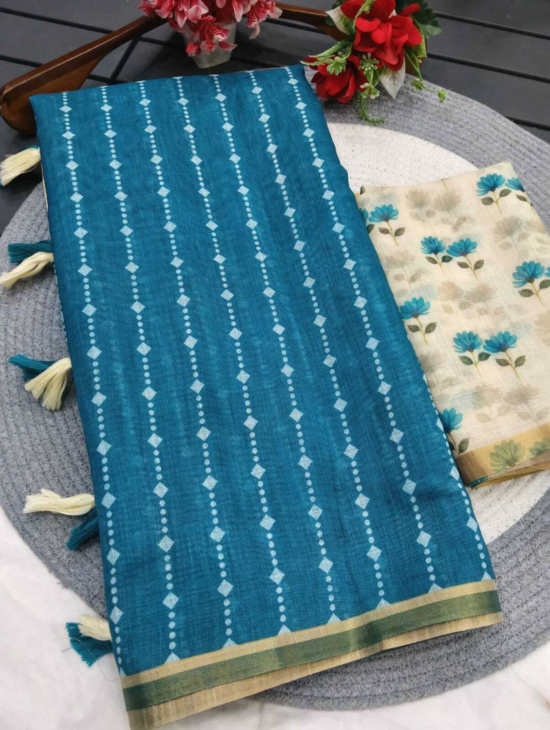 SUNDREESAREE Floral Print Daily Wear Pure Cotton Saree