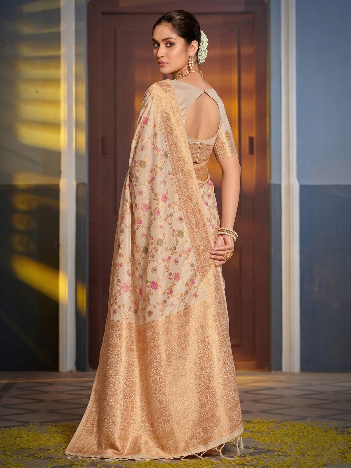 Image of Sutriti Woven Banarasi Silk Blend Saree (Cream)