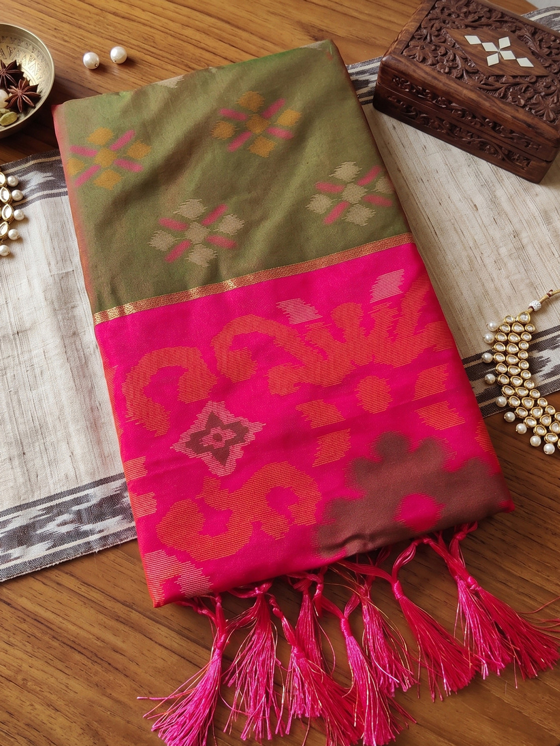 Image of Sutriti Woven Pochampally Silk Blend Saree