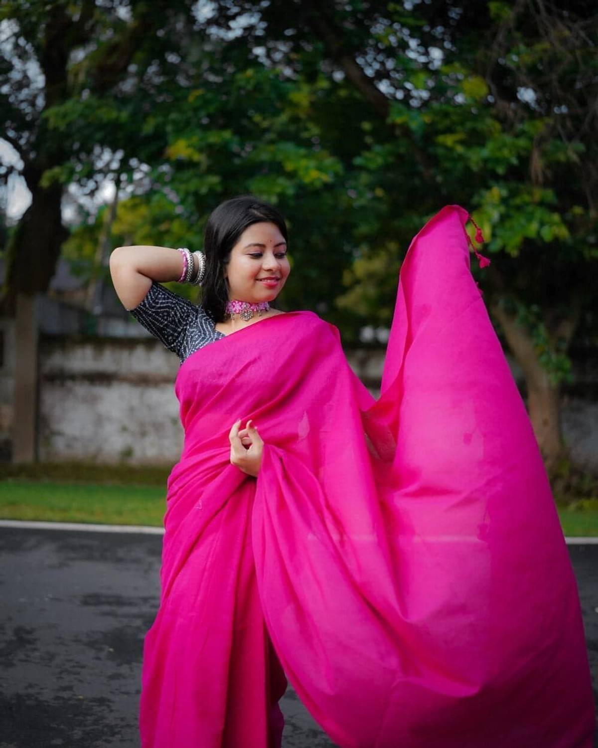 Amita Collections Solid/Plain Handloom Cotton Blend Saree