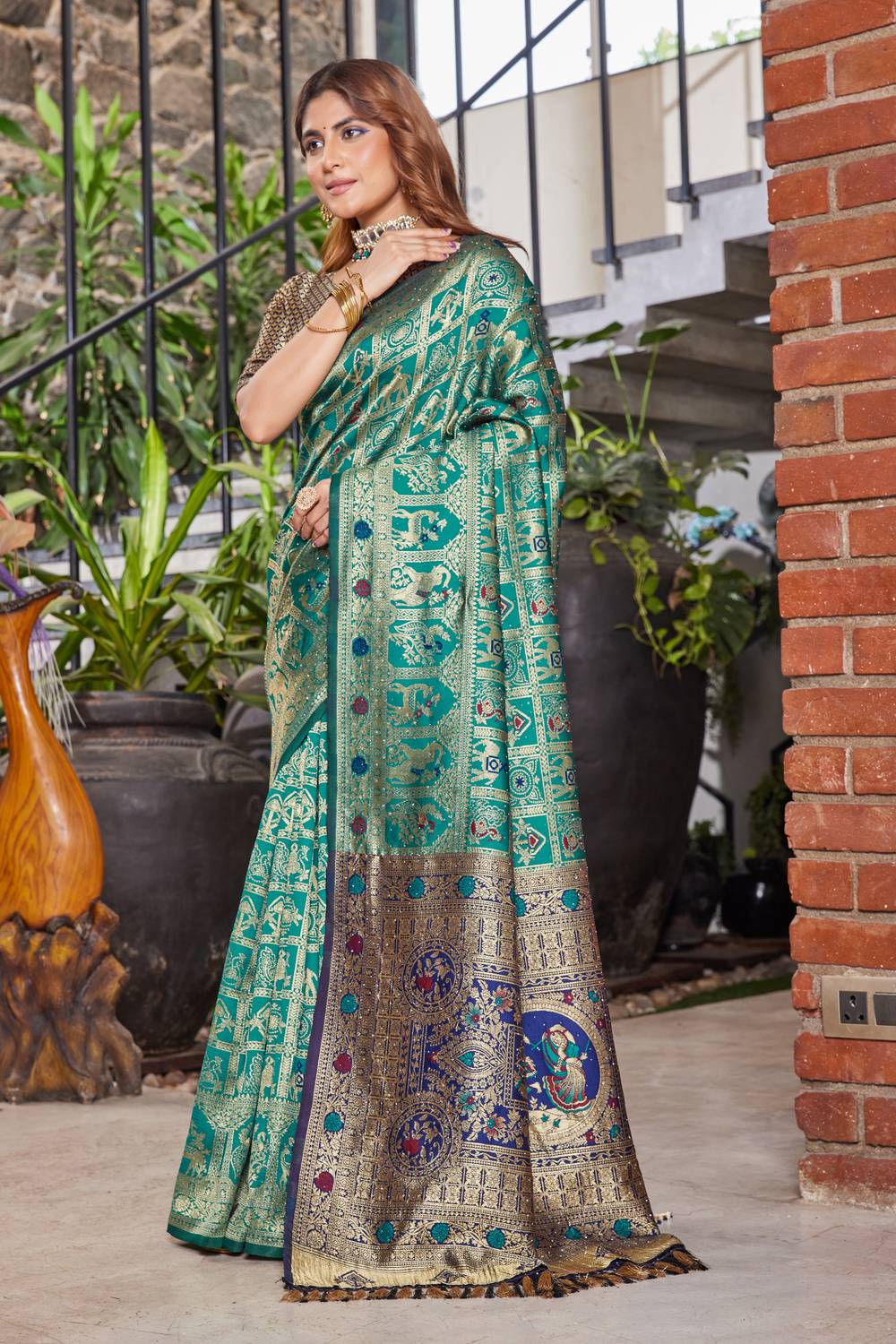 ANGOORI TEXTILES Woven, Printed Banarasi Cotton Silk, Jacquard Saree