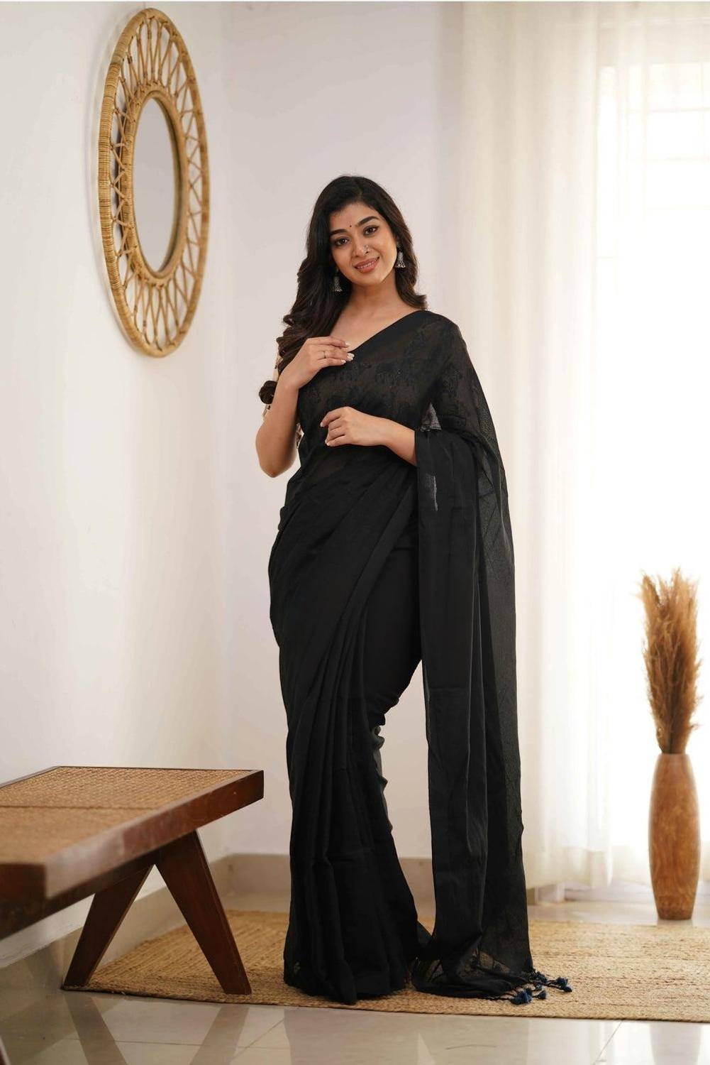 Bengali Vibes Solid/Plain Handloom Pure Cotton Saree