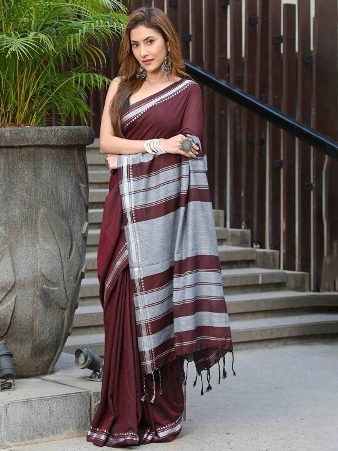 SAPTAK FASHION Woven Handloom Handloom Cotton Blend Saree (Maroon