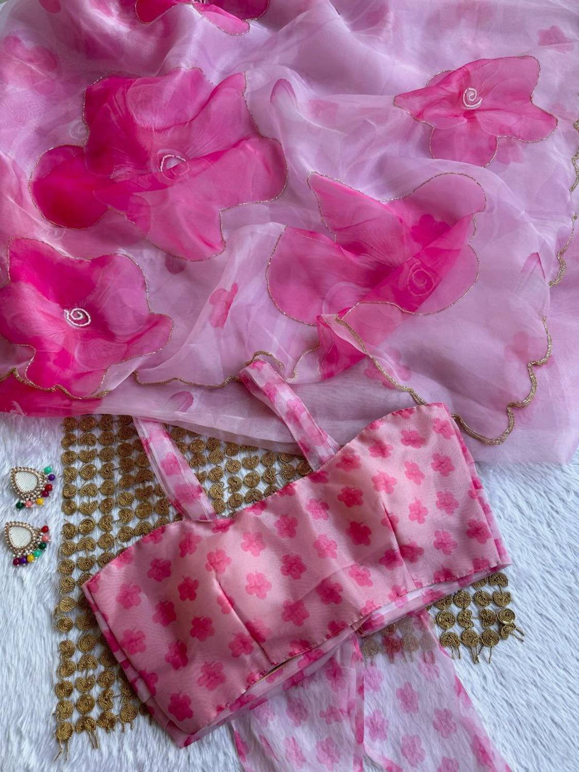 AWRIYA Floral Print Bollywood Organza Saree