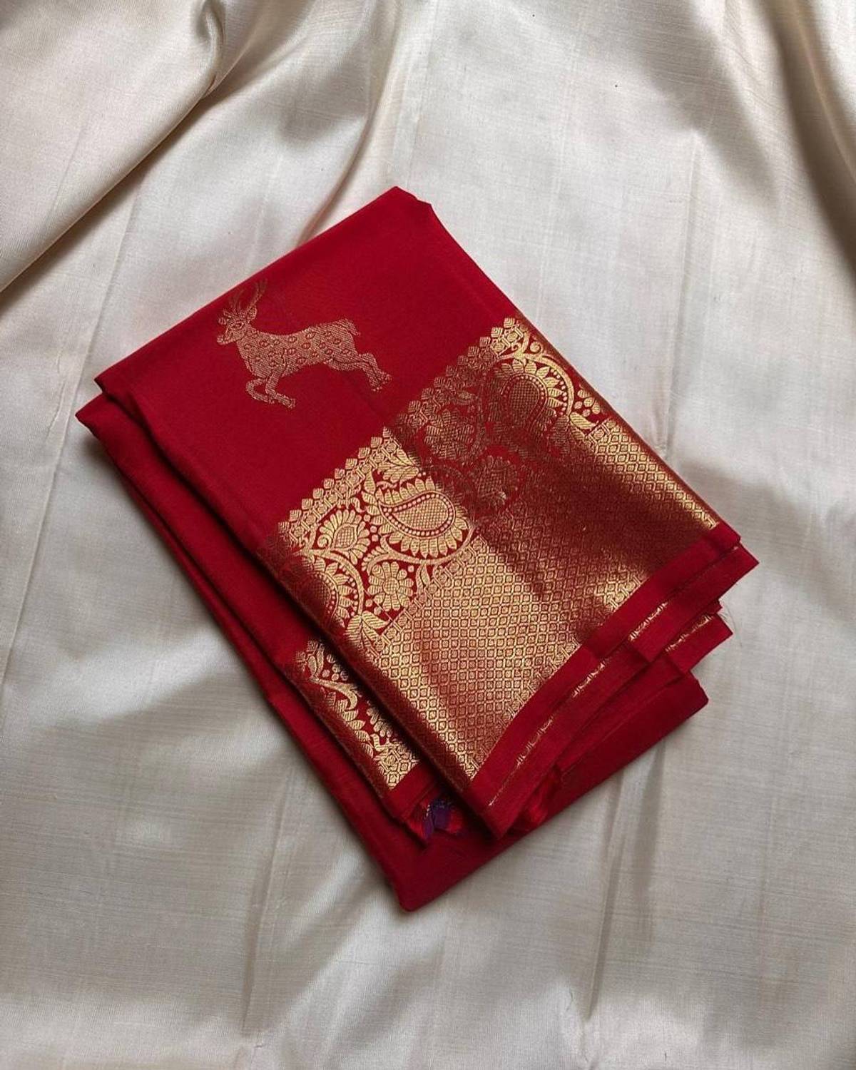KRIYANSH Woven, Animal Print, Paisley, Floral Print, Checkered, Self Design Banarasi Jacquard, Art Silk Saree