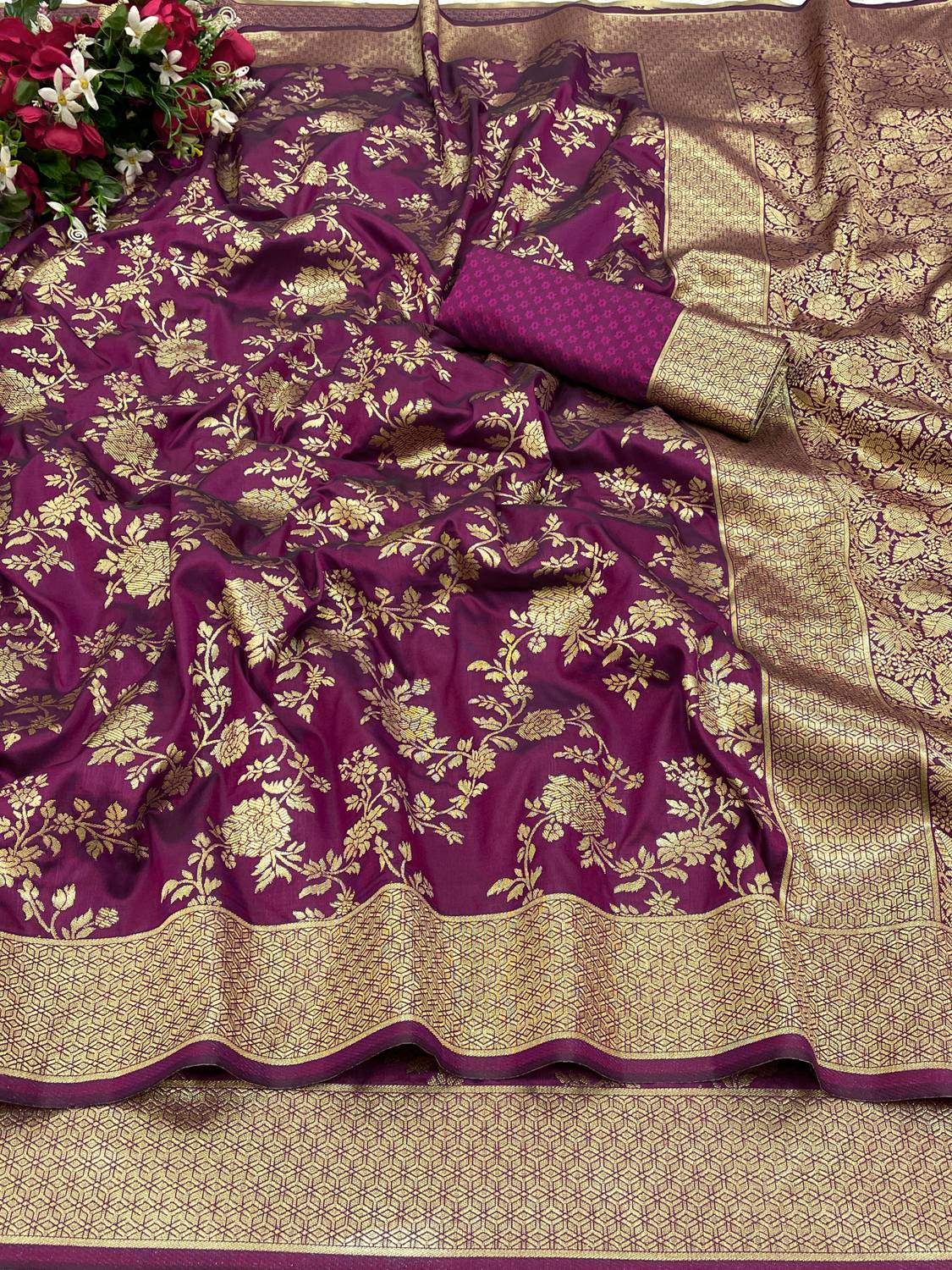 KanjiQueen Woven, Printed Kanjivaram Silk Blend, Pure Silk Saree