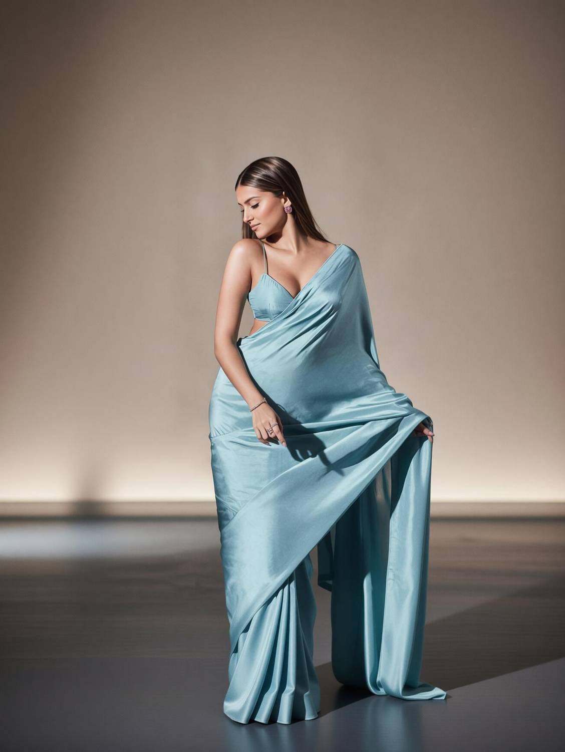 AVANSHEE Solid/Plain Bollywood Satin, Silk Blend Saree