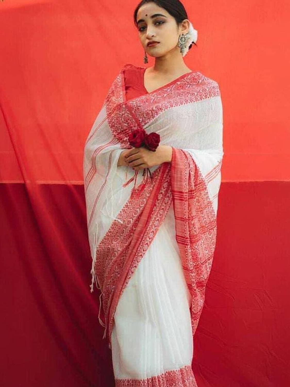 Balika bodhu Self Design Handloom Pure Cotton Saree