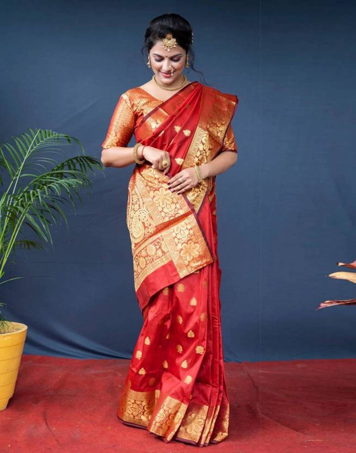 Sareezaa Woven, Embellished Banarasi Silk Blend, Jacquard Saree