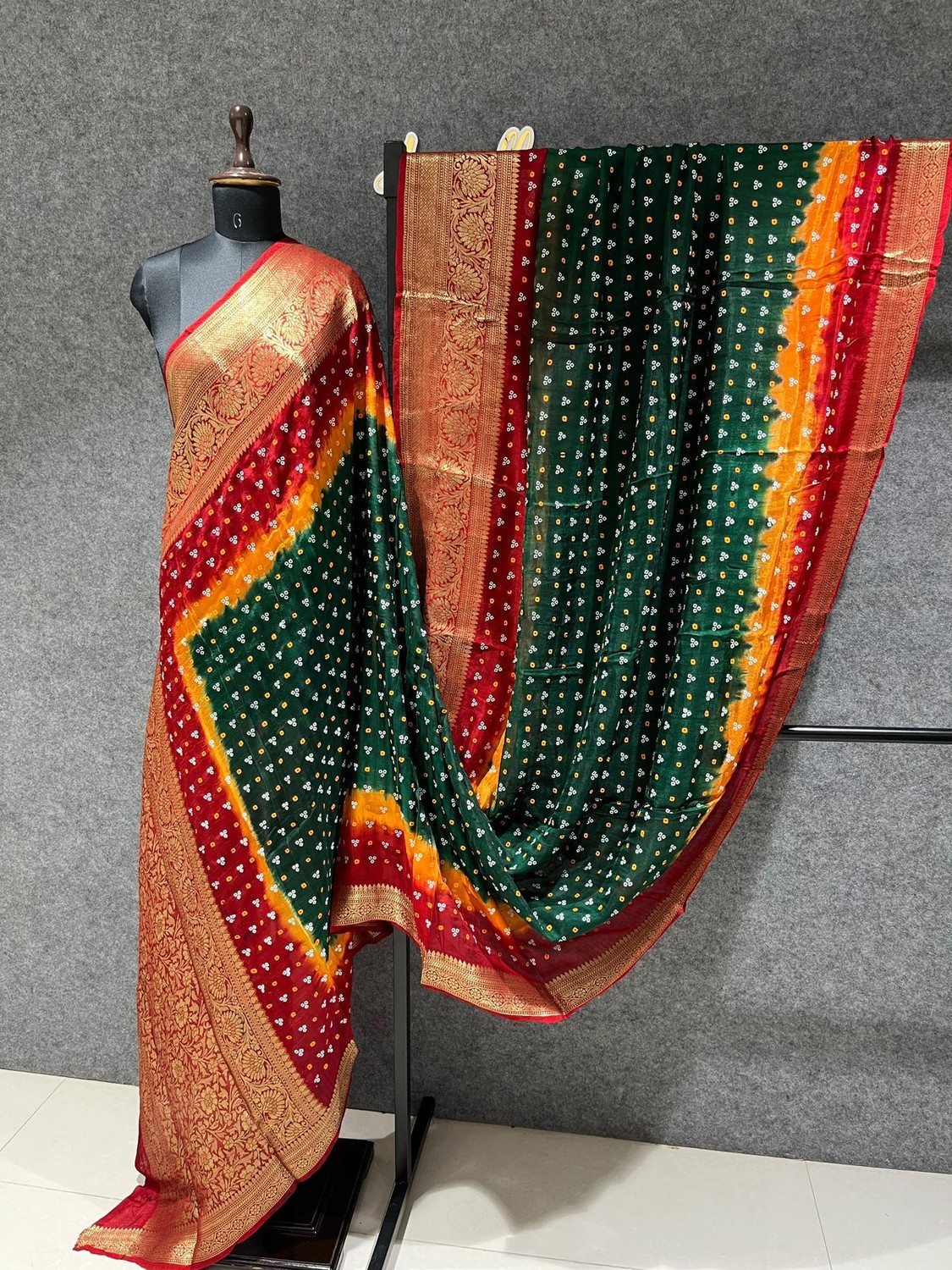 Image of vilochan Printed Bandhani Silk Blend Saree