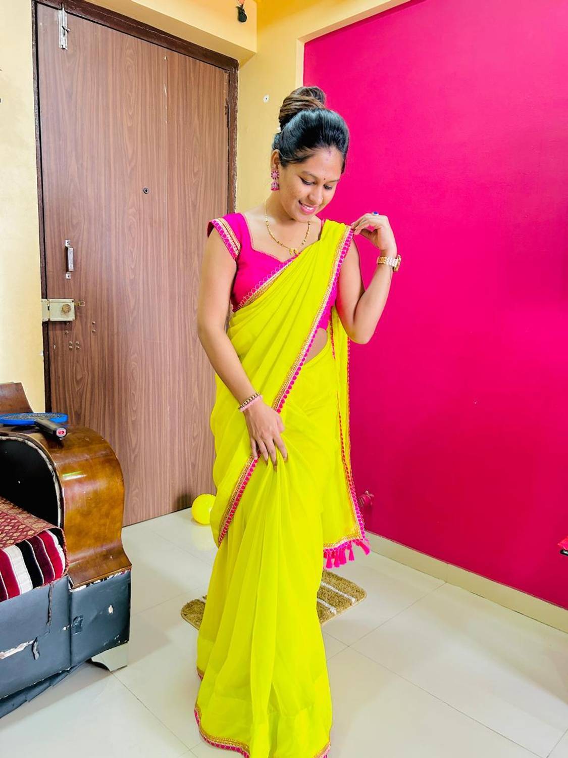 Aquiliq Self Design Bollywood Georgette Saree