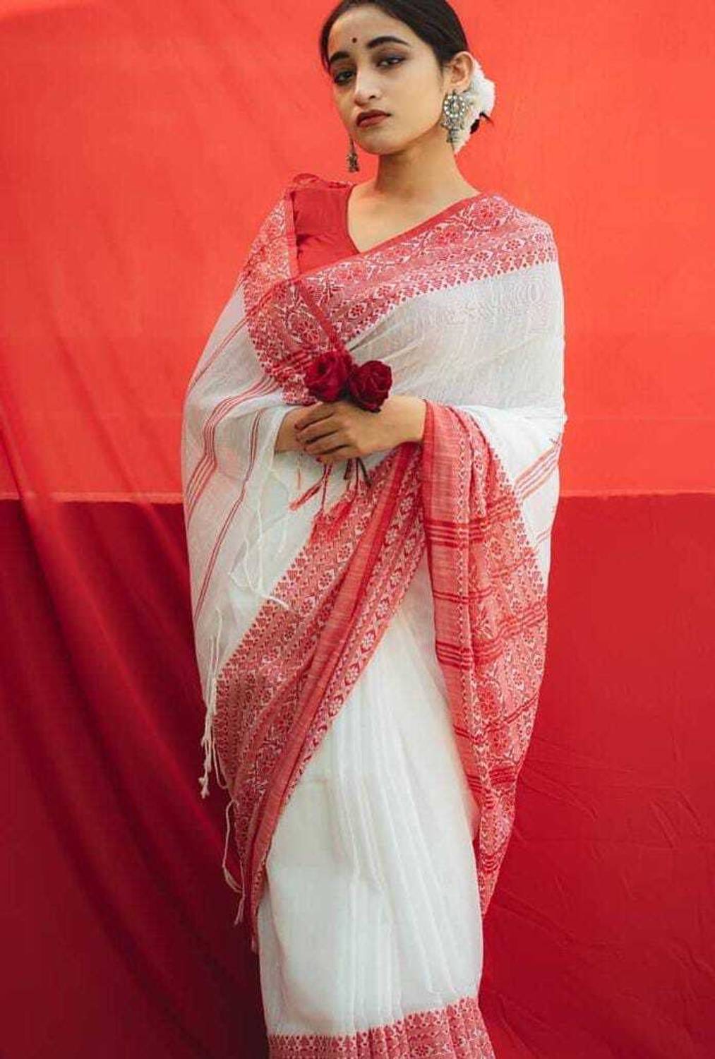 Balika bodhu Woven, Striped Handloom Pure Cotton Saree