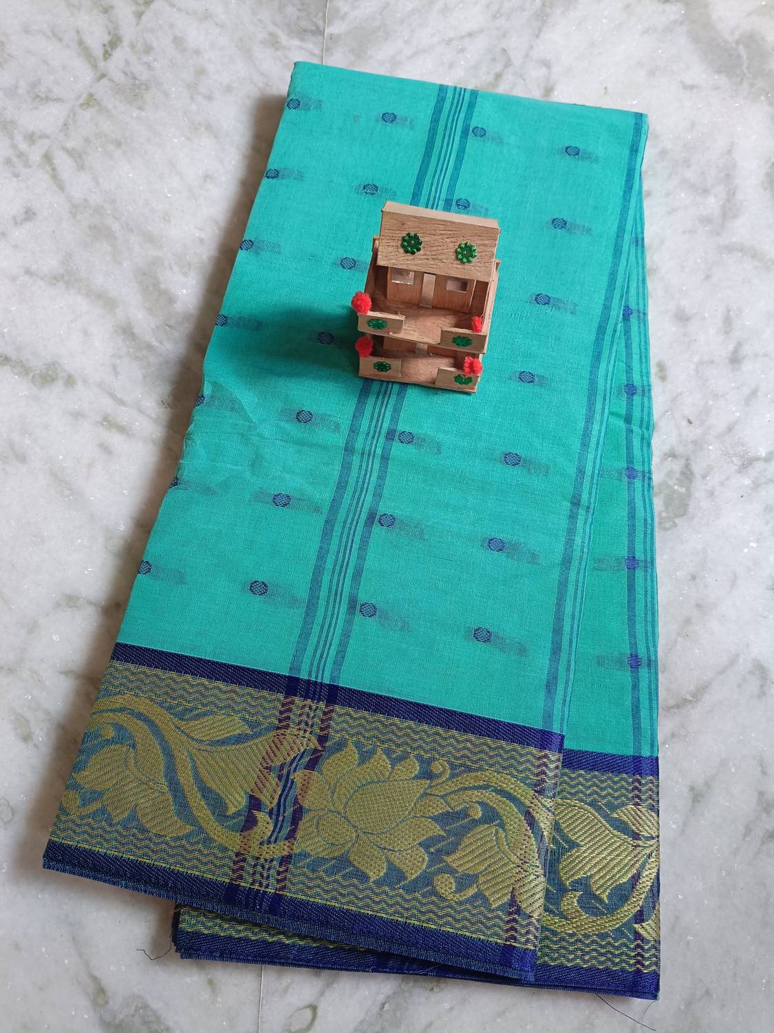 BD Taant Saree Self Design Tant Pure Cotton Saree