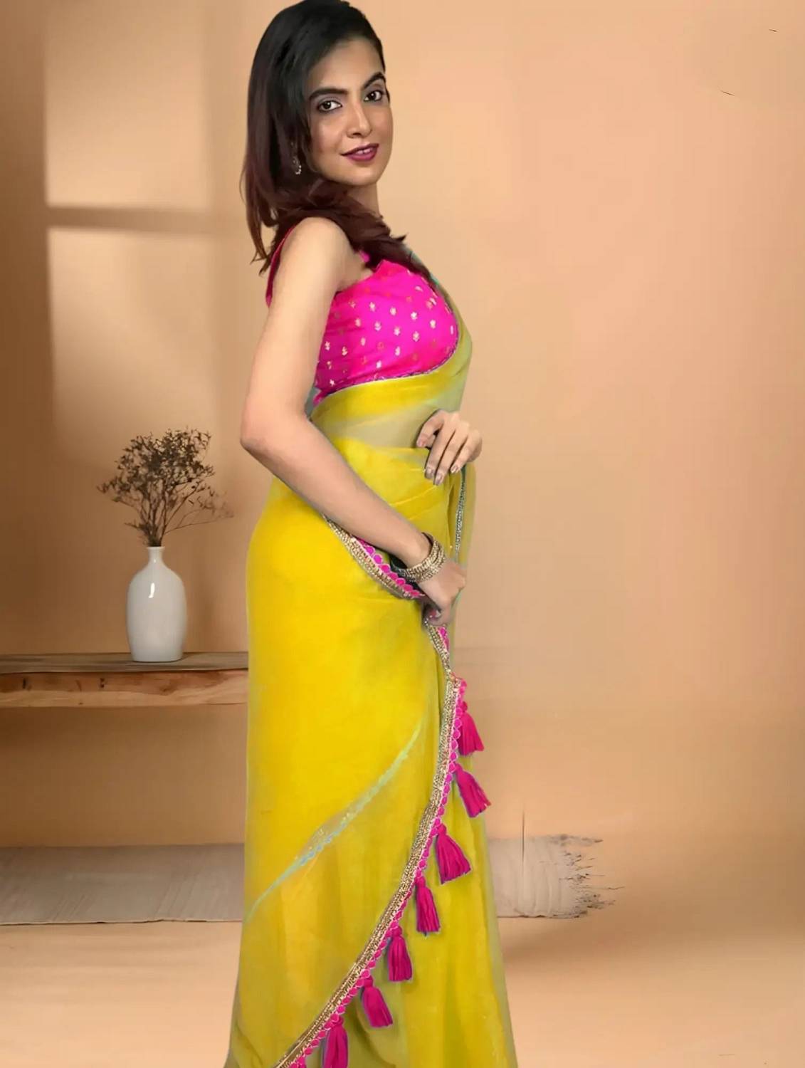 Aastikay Embroidered Bollywood Chiffon, Georgette Saree