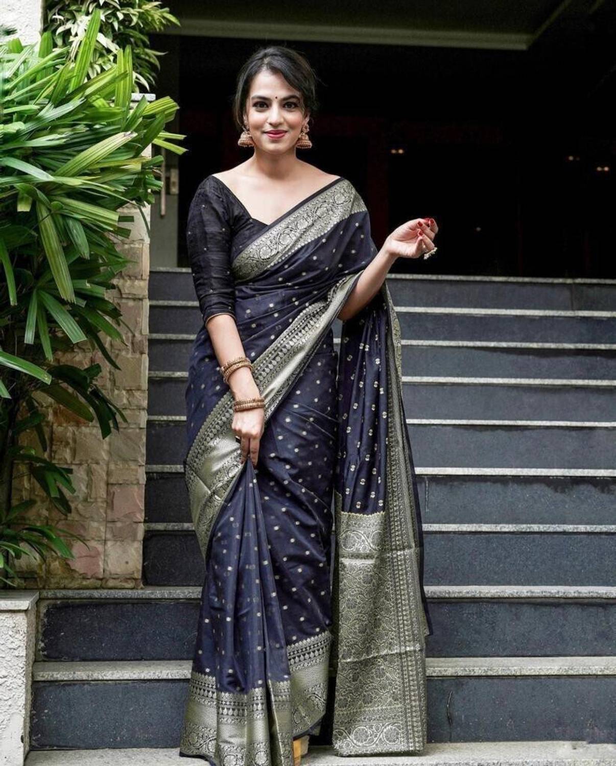 Bansari Textiles Self Design, Woven Kanjivaram Jacquard Saree (Bl