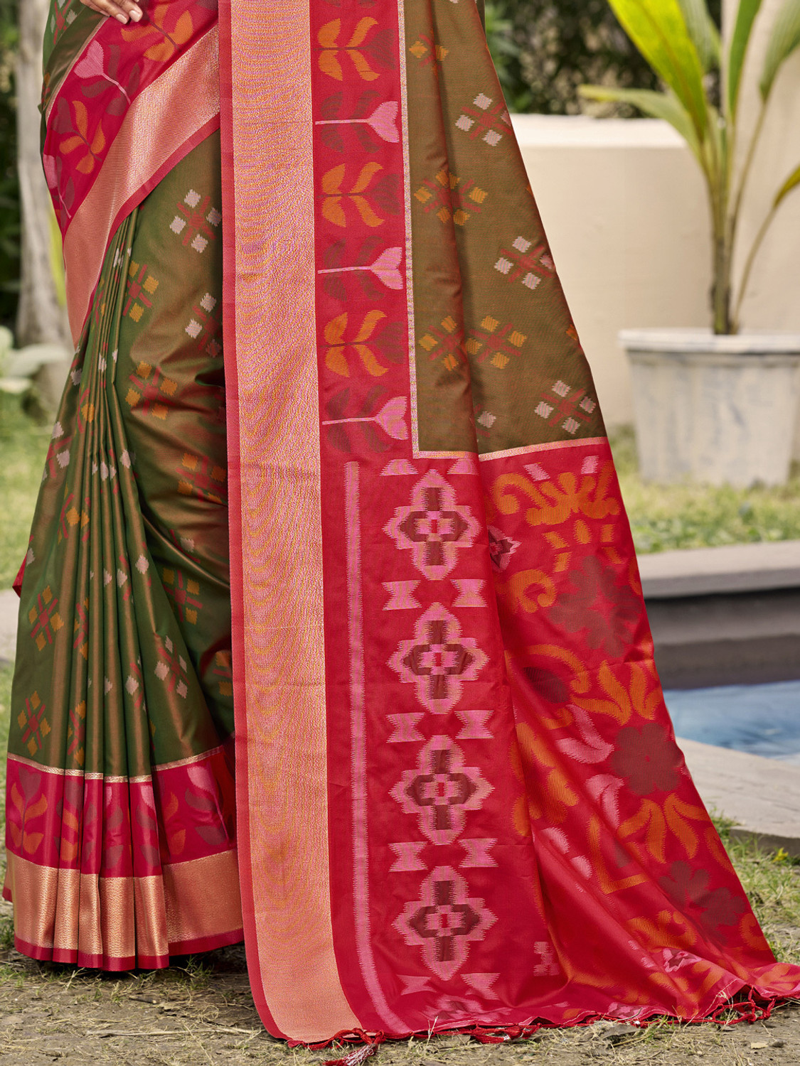 Image of Sutriti Woven Pochampally Silk Blend Saree