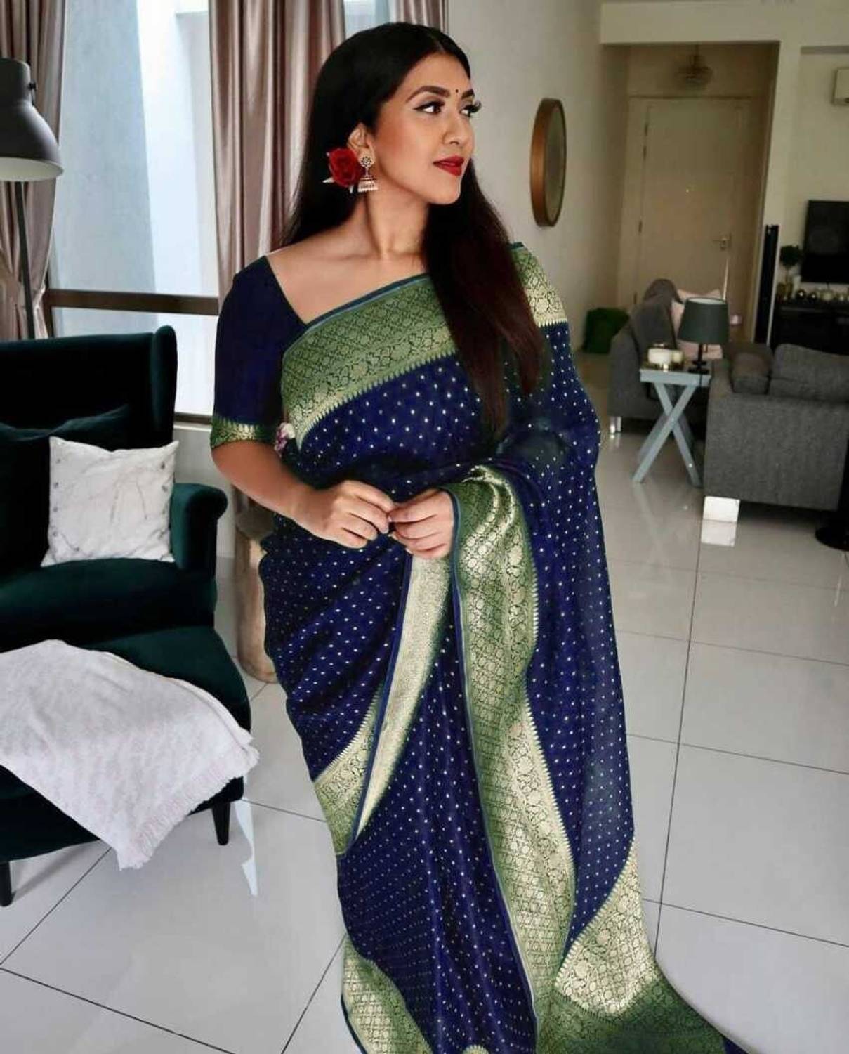 Bansari Textiles Self Design, Woven Kanjivaram Jacquard Saree (Bl