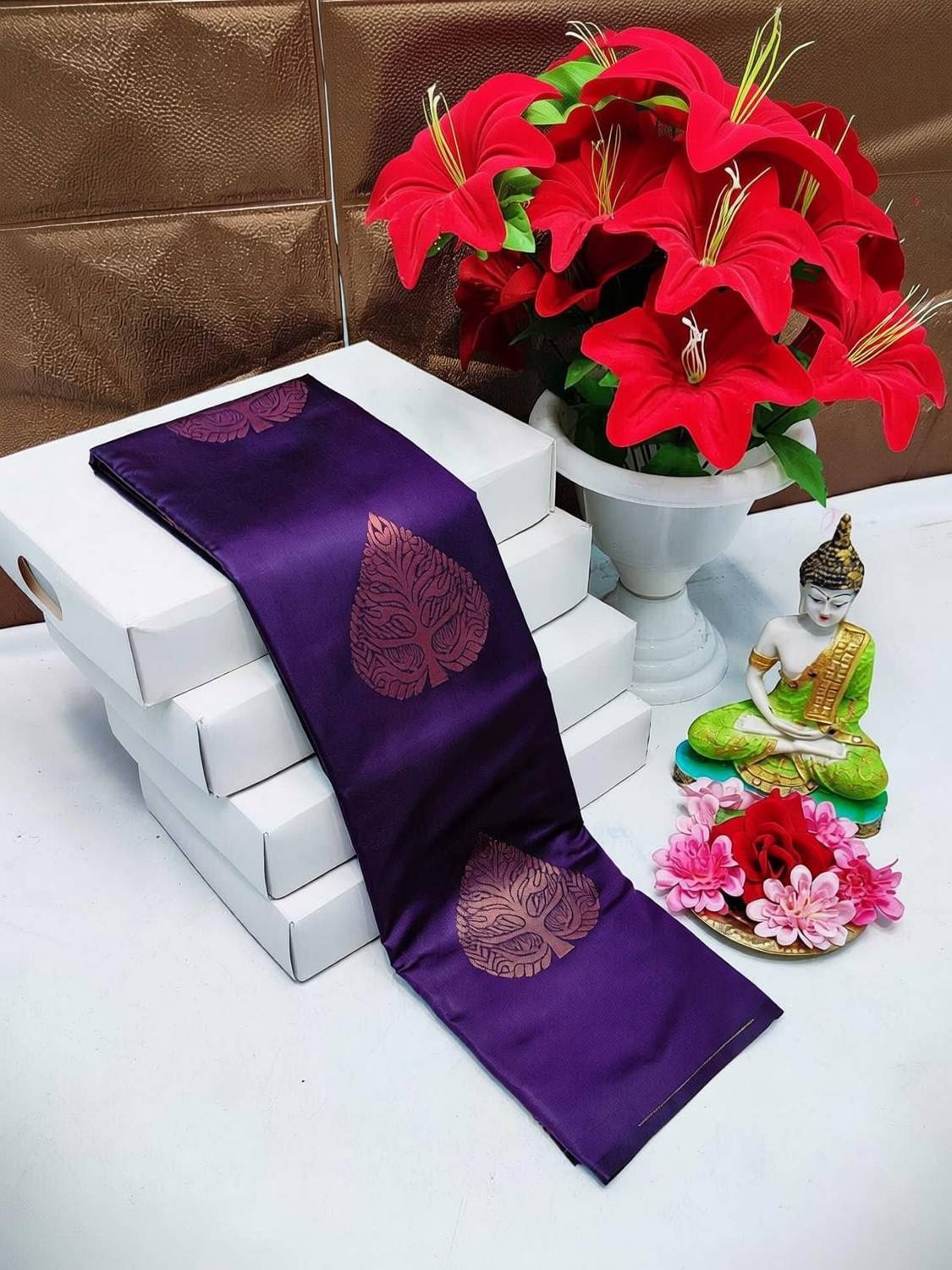 AVANTIKA FASHION Woven Kanjivaram Pure Silk, Art Silk Saree