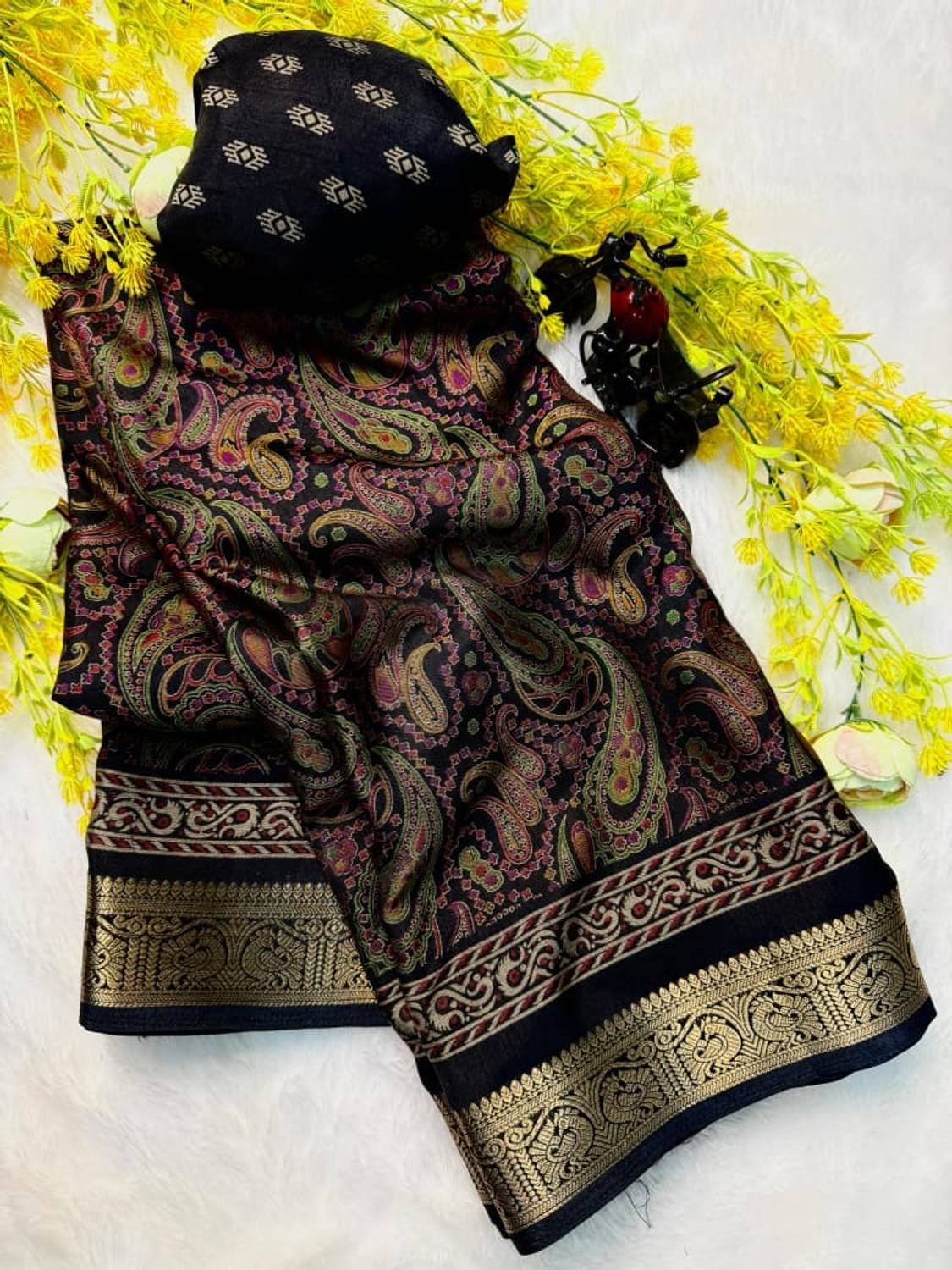 Chairupfashion Paisley, Woven Banarasi Art Silk Saree
