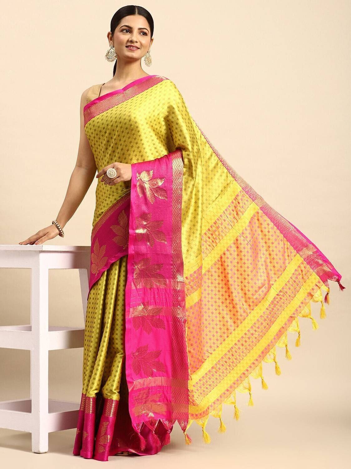 VILLAGIUS Embellished, Floral Print, Printed, Self Design, Temple