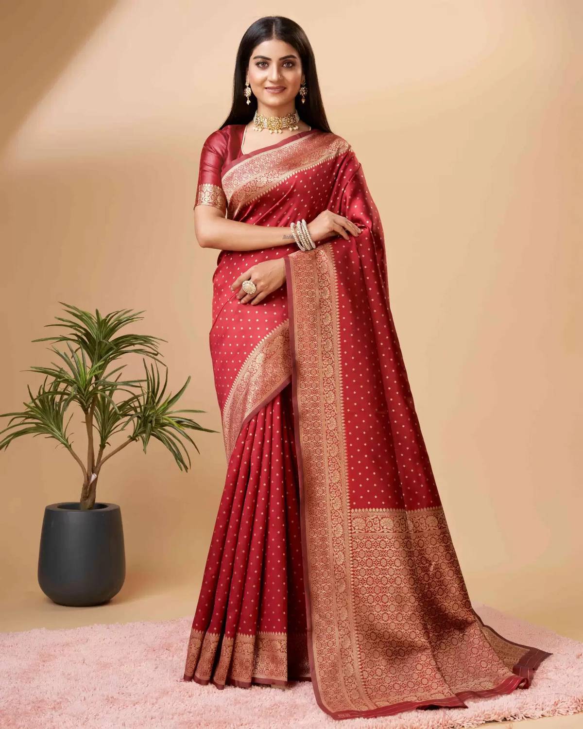 DHAYNAAND REEWA FASHION Woven Banarasi Jacquard Saree (Red)
