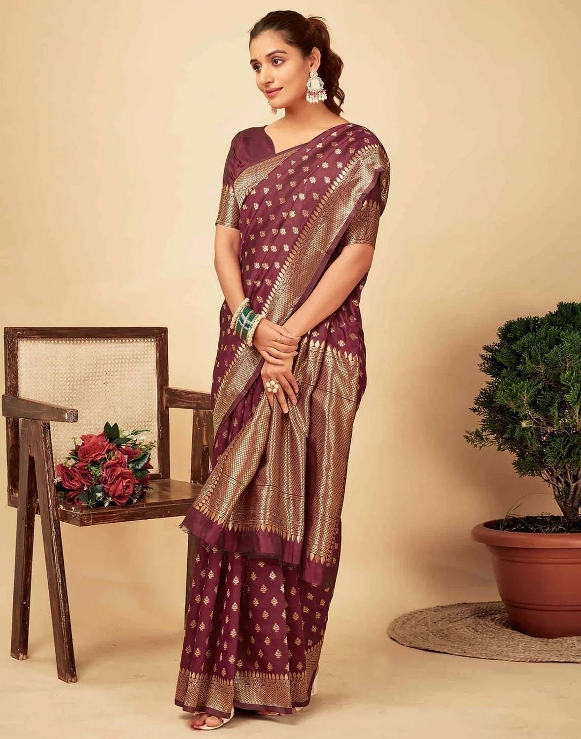 TIGERSNAKE Woven Kasavu Silk Blend Saree (Maroon)