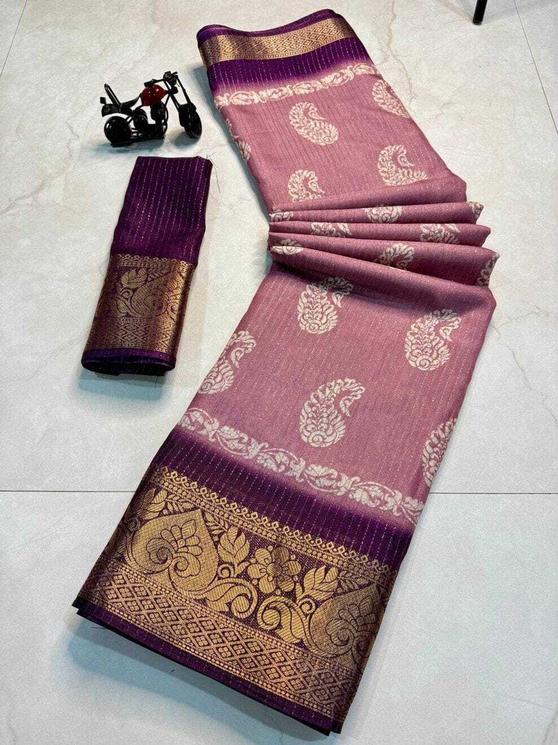 Chairupfashion Woven Banarasi Art Silk Saree
