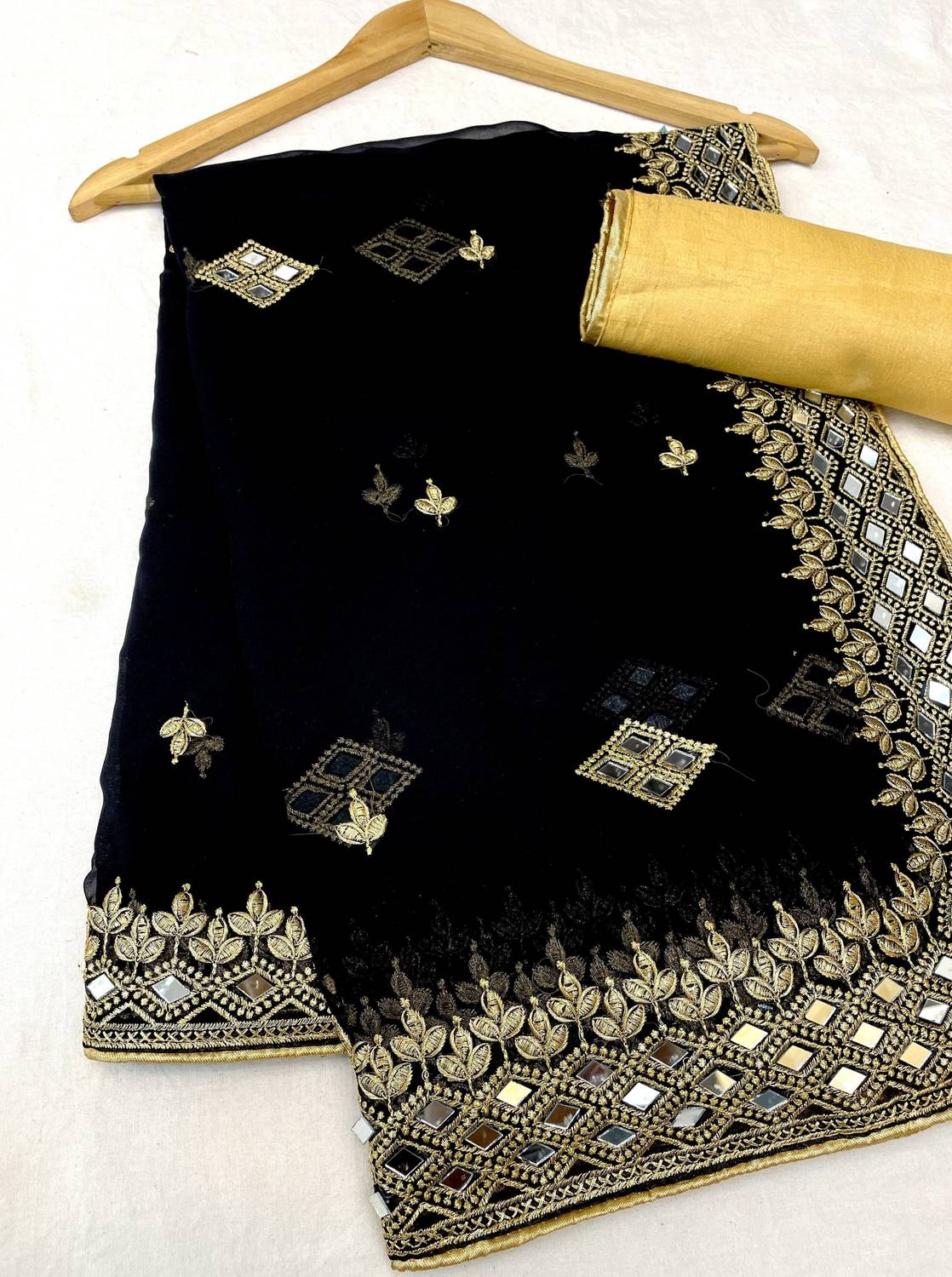 ROSYQUEEN Embroidered Banarasi Georgette Saree (Black)
