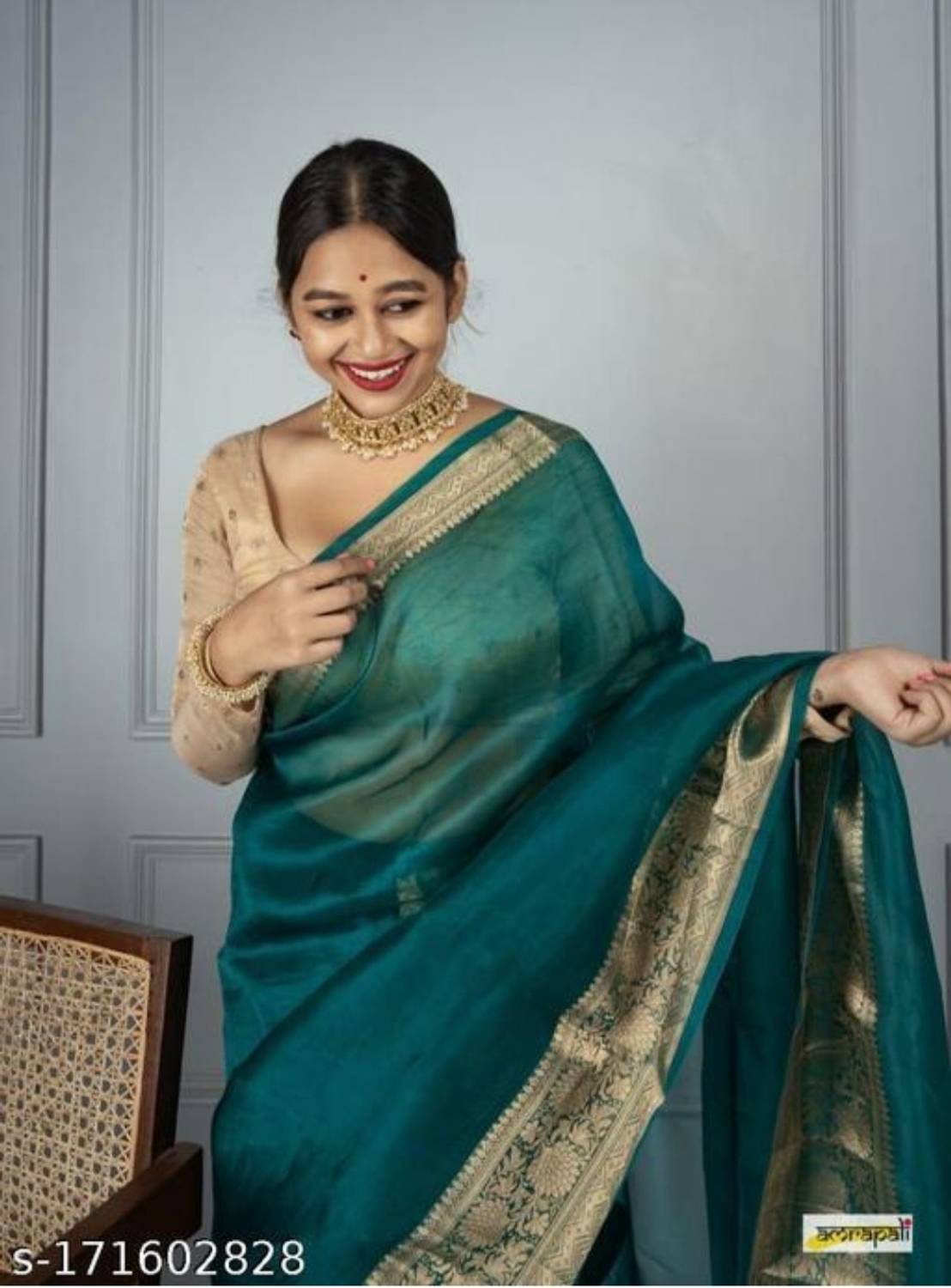 Banaras silk palace Woven, Dyed Banarasi Organza Saree (Green)