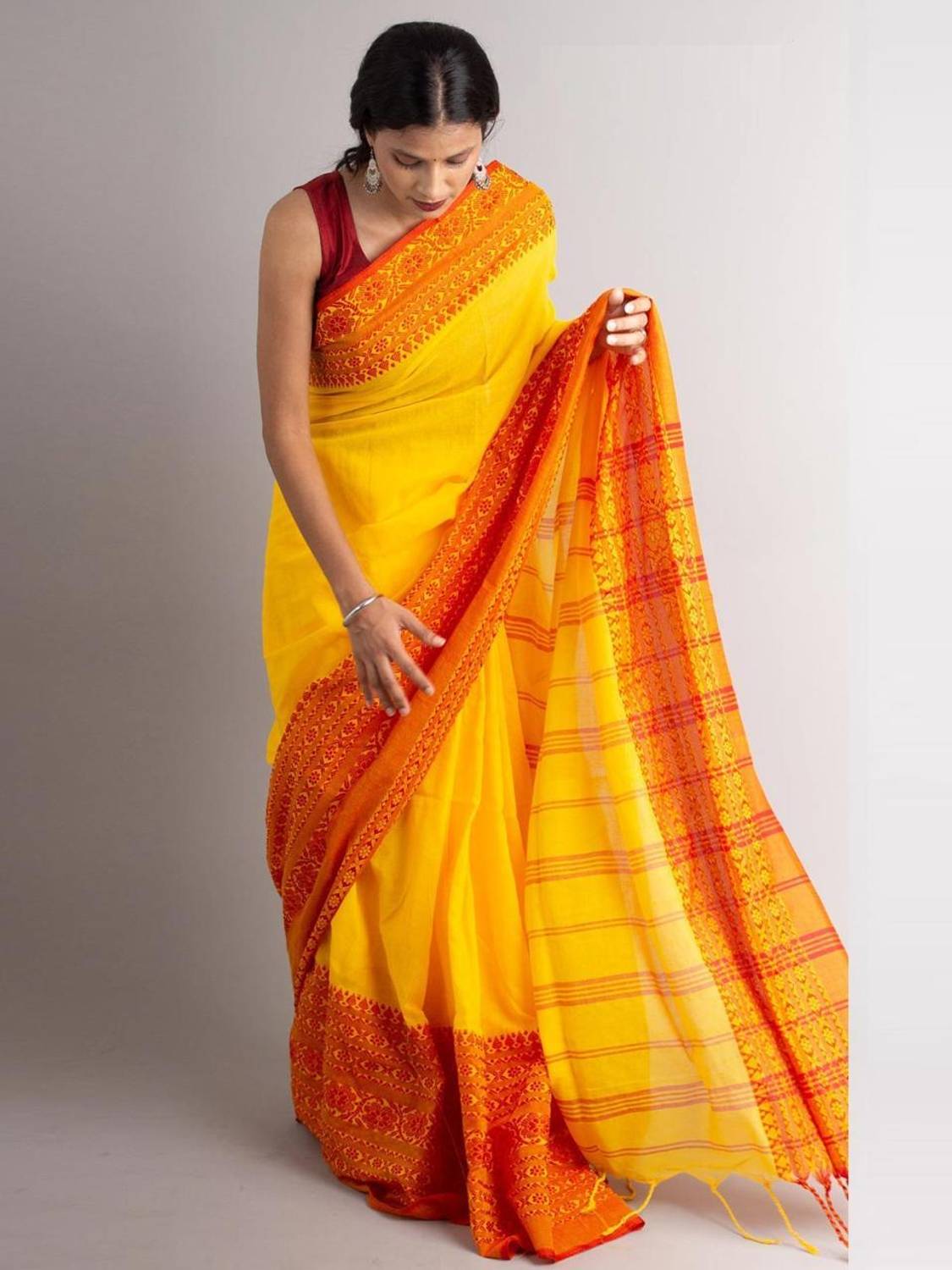 Balika bodhu Self Design, Woven Handloom Pure Cotton Saree