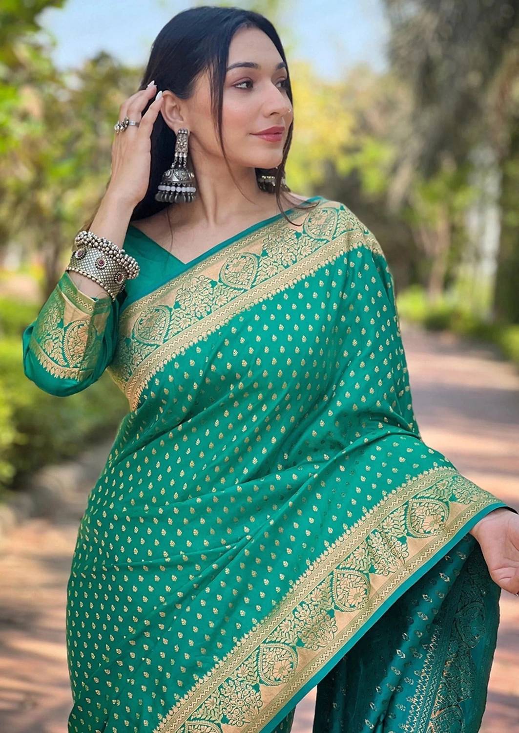 AVANTIKA FASHION Woven Kanjivaram Pure Silk, Art Silk Saree (Ligh