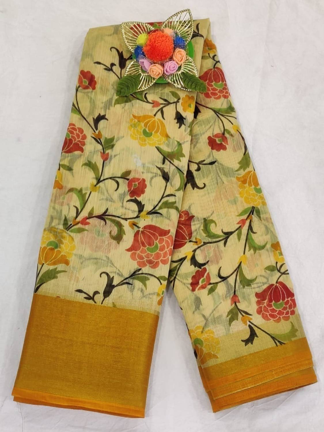 Grubstaker Floral Print, Printed Daily Wear Cotton Blend Saree
