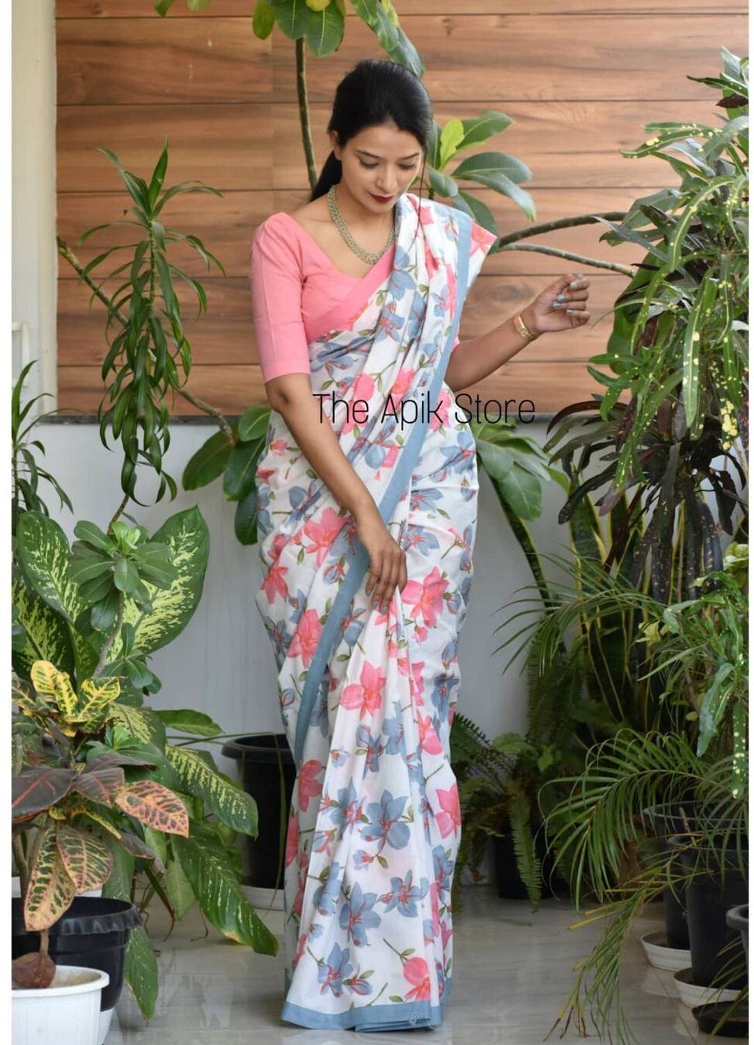 FabricoWorld Printed Daily Wear Pure Cotton Saree (White, Pink)
