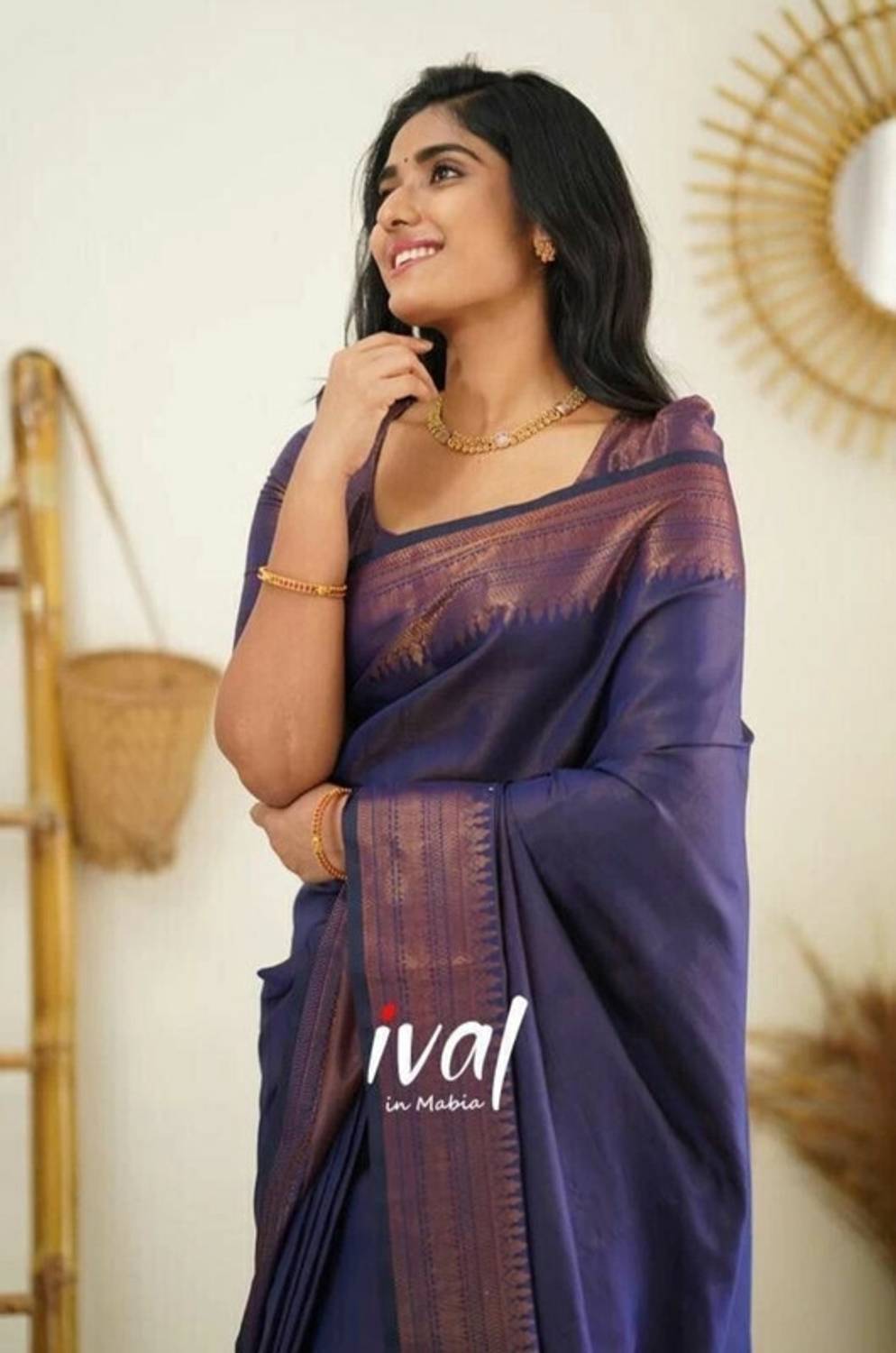 AVDOM Woven Kanjivaram Silk Blend Saree
