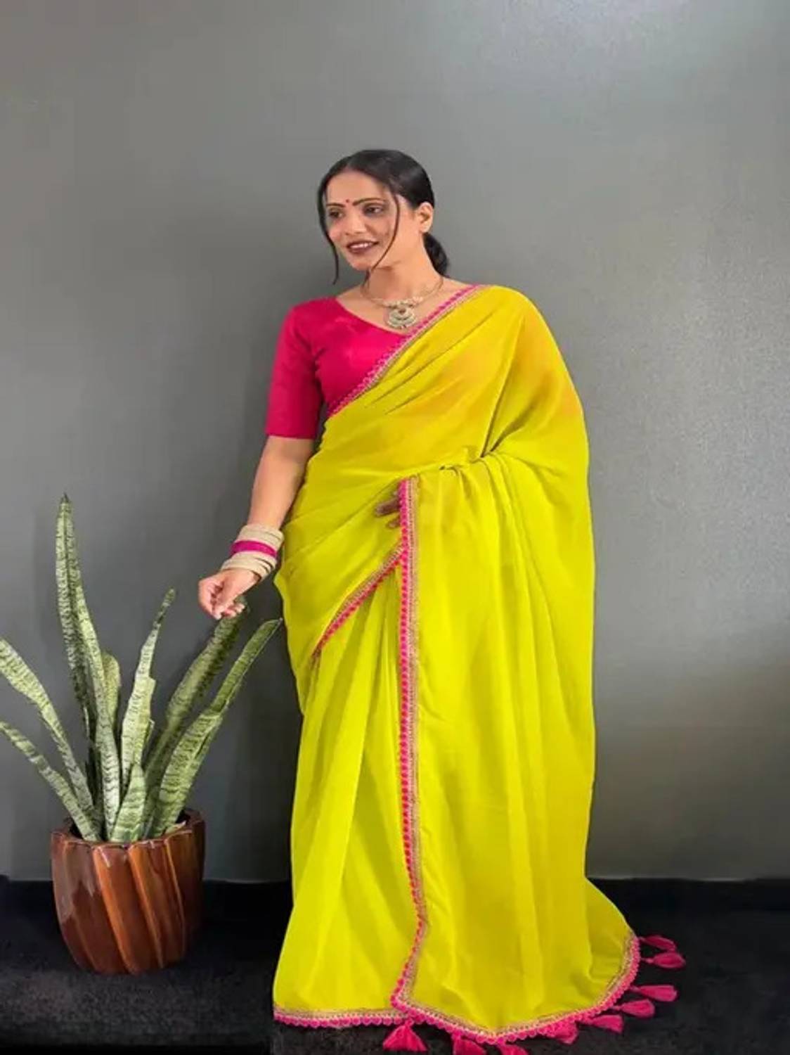 Balarshop Solid/Plain, Woven Daily Wear Georgette Saree