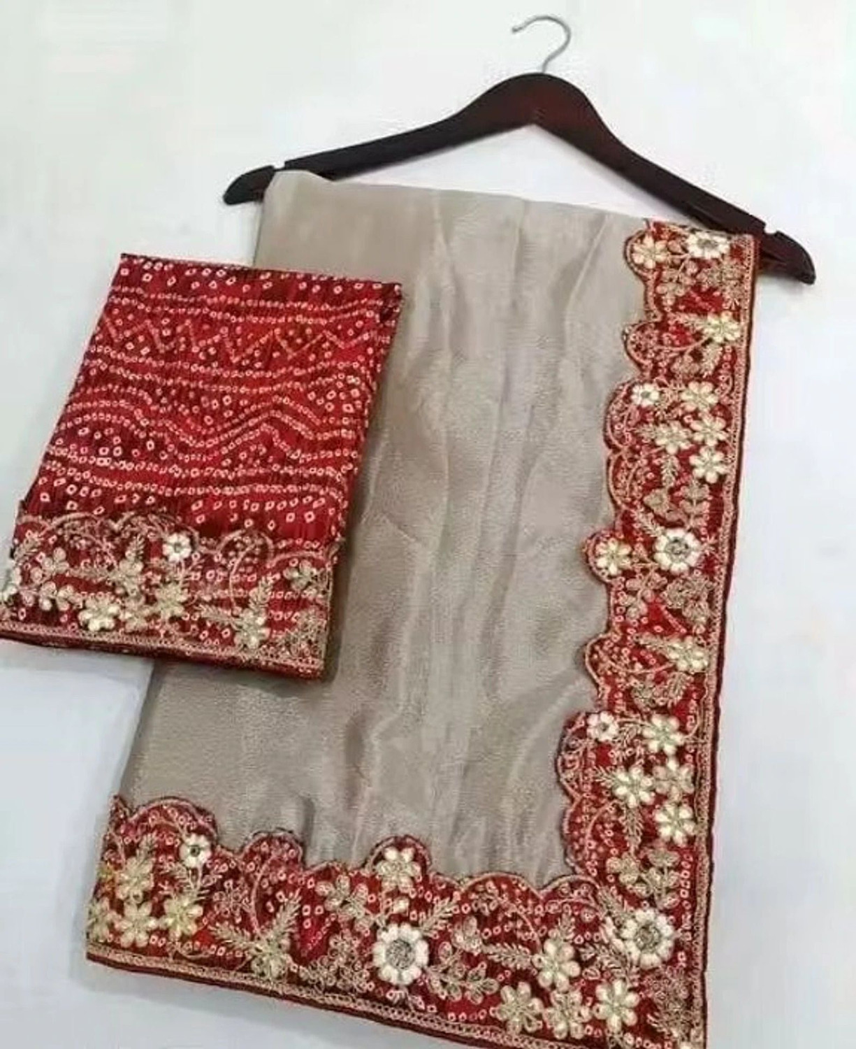 Image of QEXTY Self Design, Solid /Plain, Embroidered Bandhani Silk Blend Saree