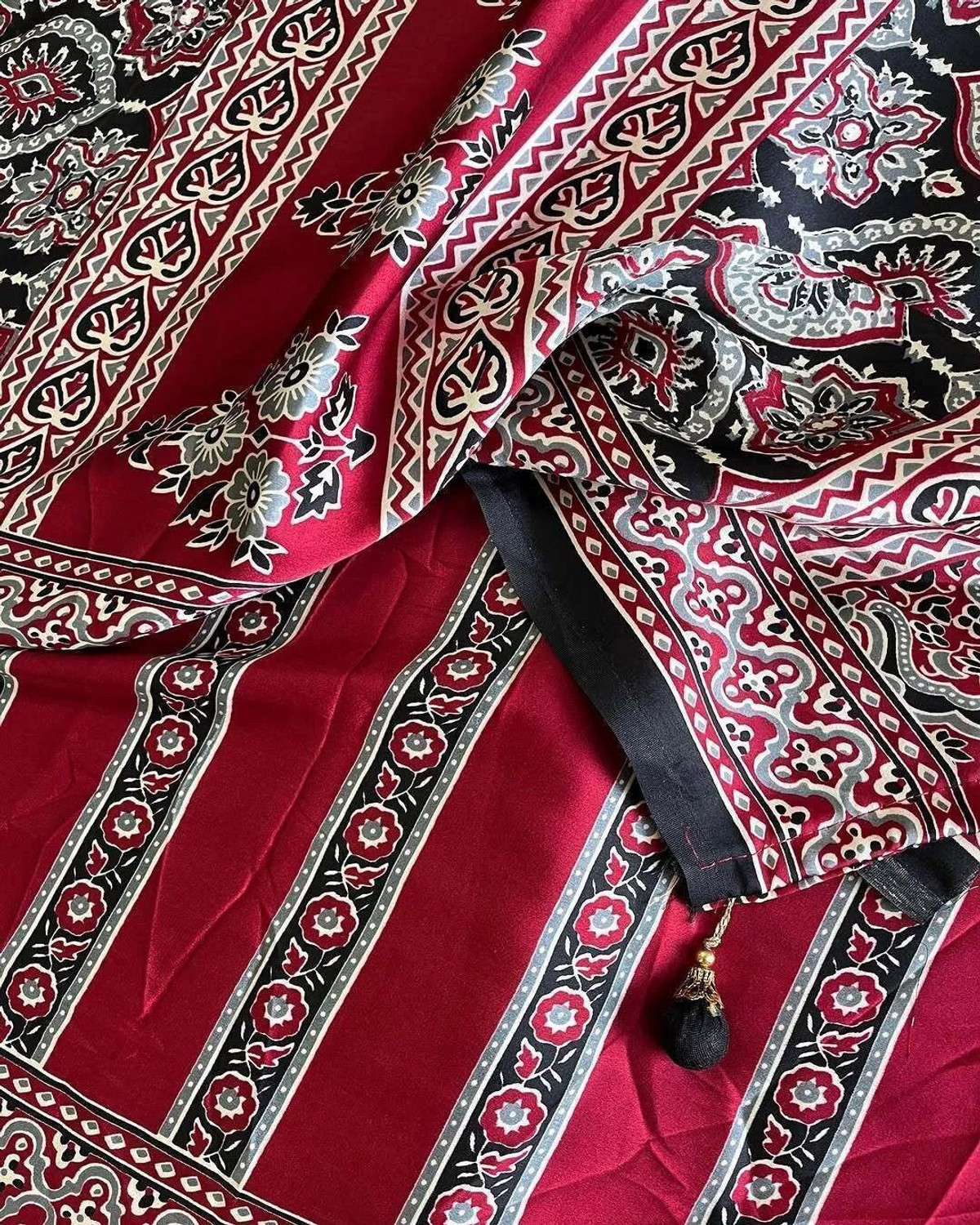 Image of BADE SUHANE Printed Daily Wear Crepe Saree
