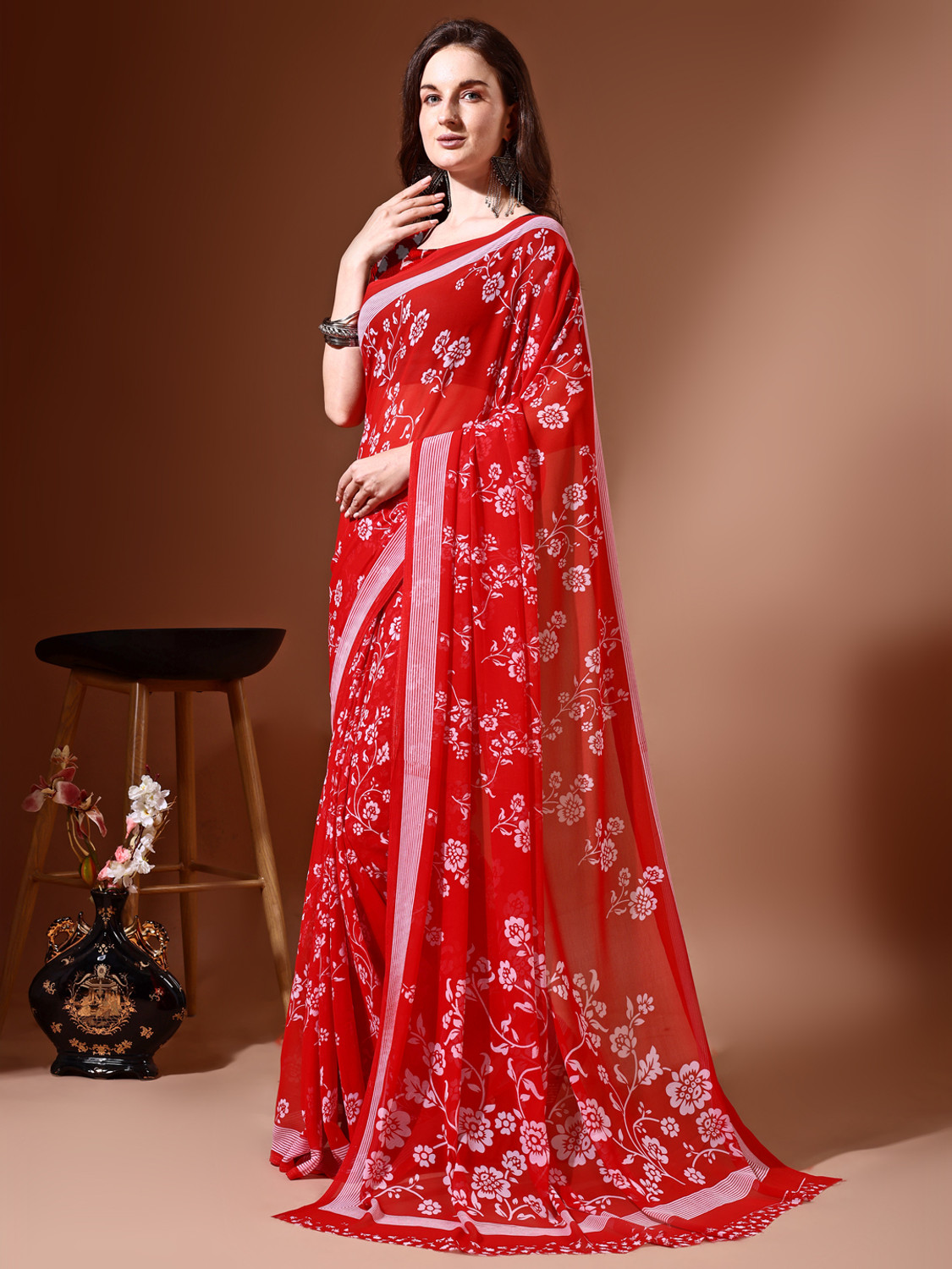 Image of VIBHAGYAA Floral Print, Printed Daily Wear Chiffon Saree (Red, White)