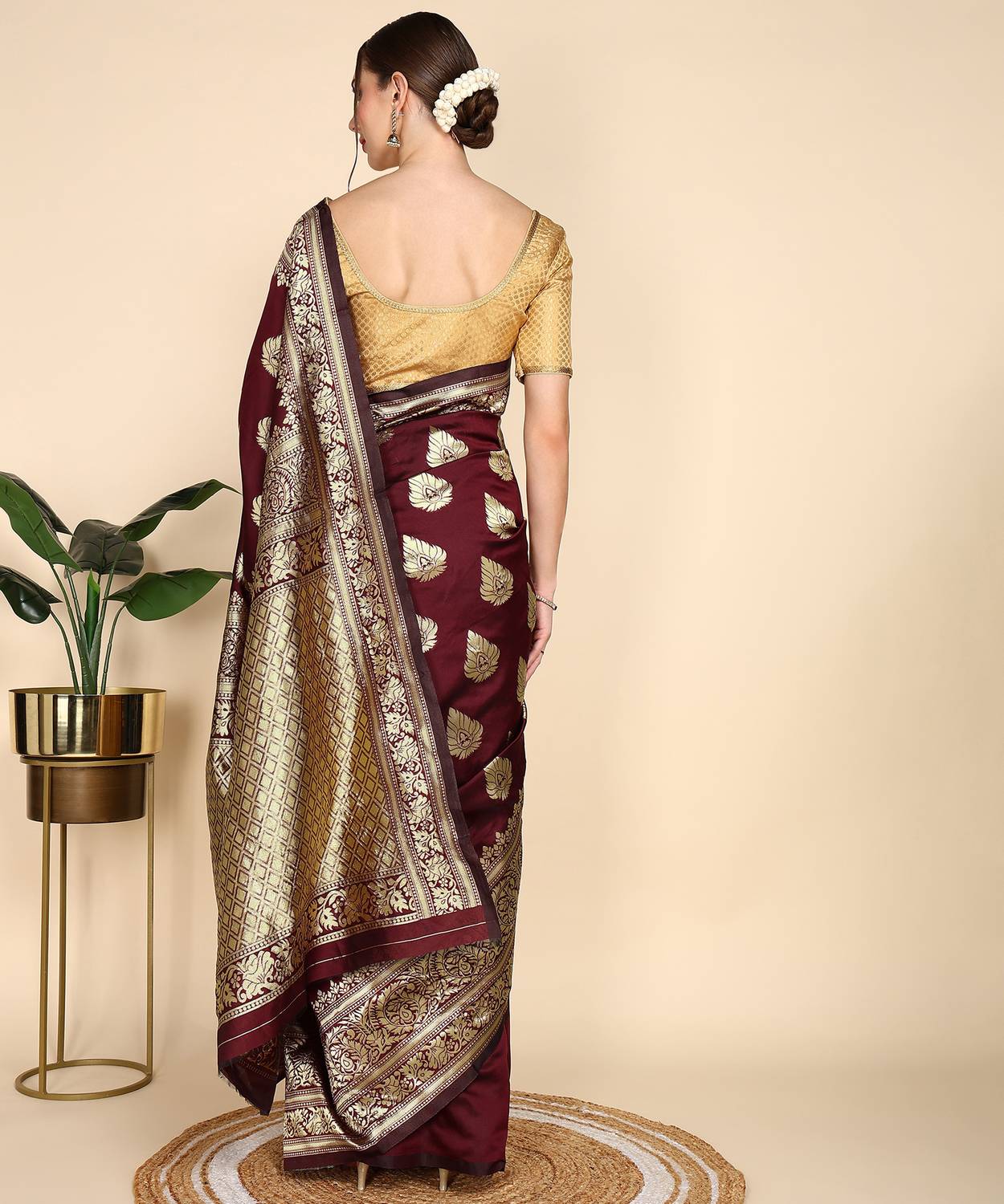 Shoppershopee Woven Kanjivaram Silk Blend Saree Red - Image 4