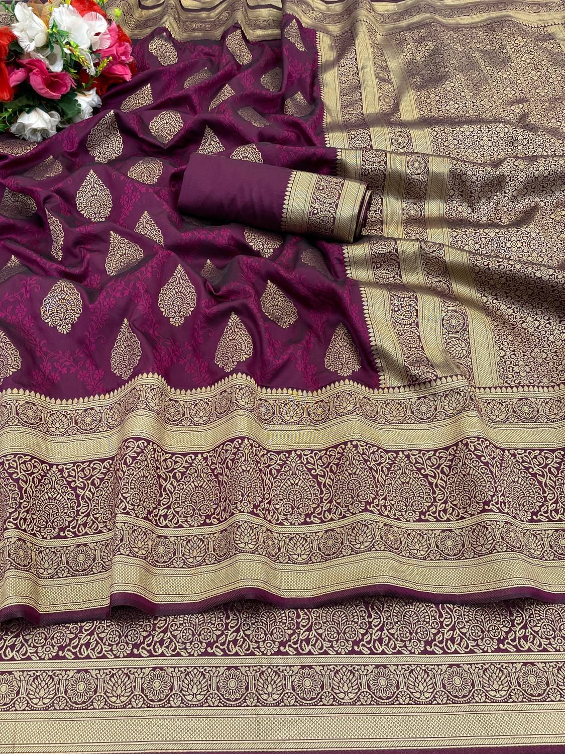 KanjiQueen Woven, Printed Kanjivaram Silk Blend, Pure Silk Saree
