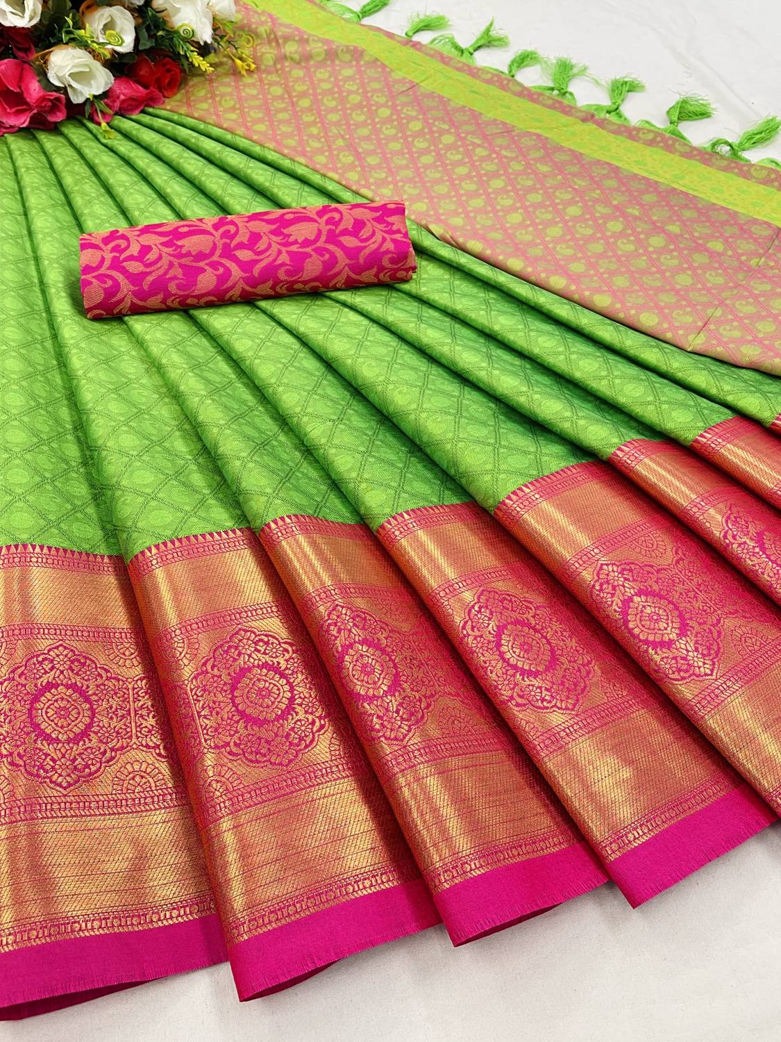 KanjiQueen Woven Kanjivaram Silk Blend, Cotton Silk Saree (Dark G