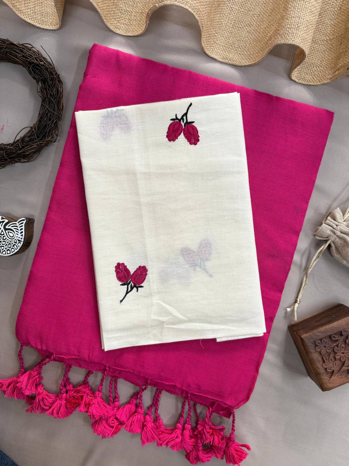 TARAMAACREATION Solid/Plain, Printed, Floral Print Kalamkari Handloom Pure Cotton Saree