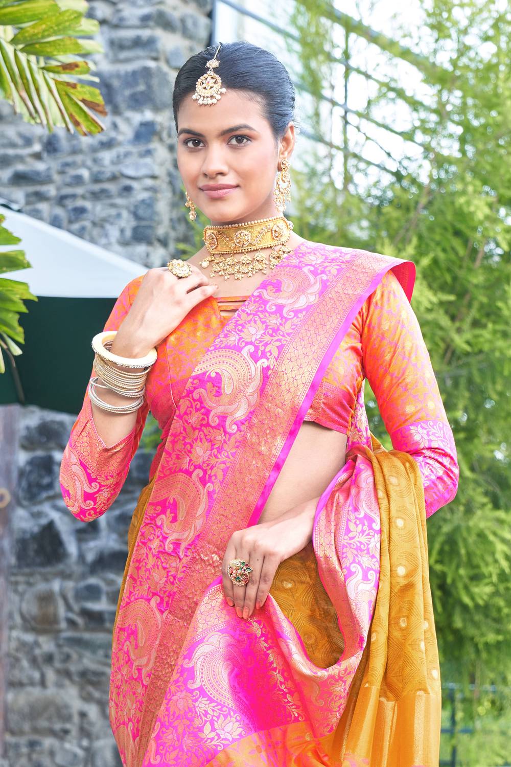 VILLAGIUS Color Block Hand Batik Pure Cotton Saree (Gold)