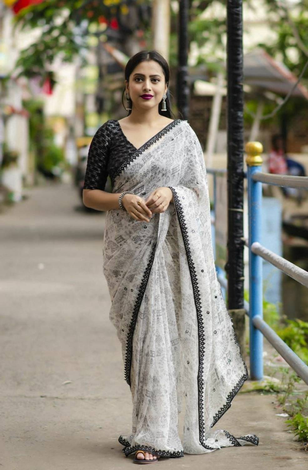 Emaaracreation Printed Madhubani Georgette Saree (White)