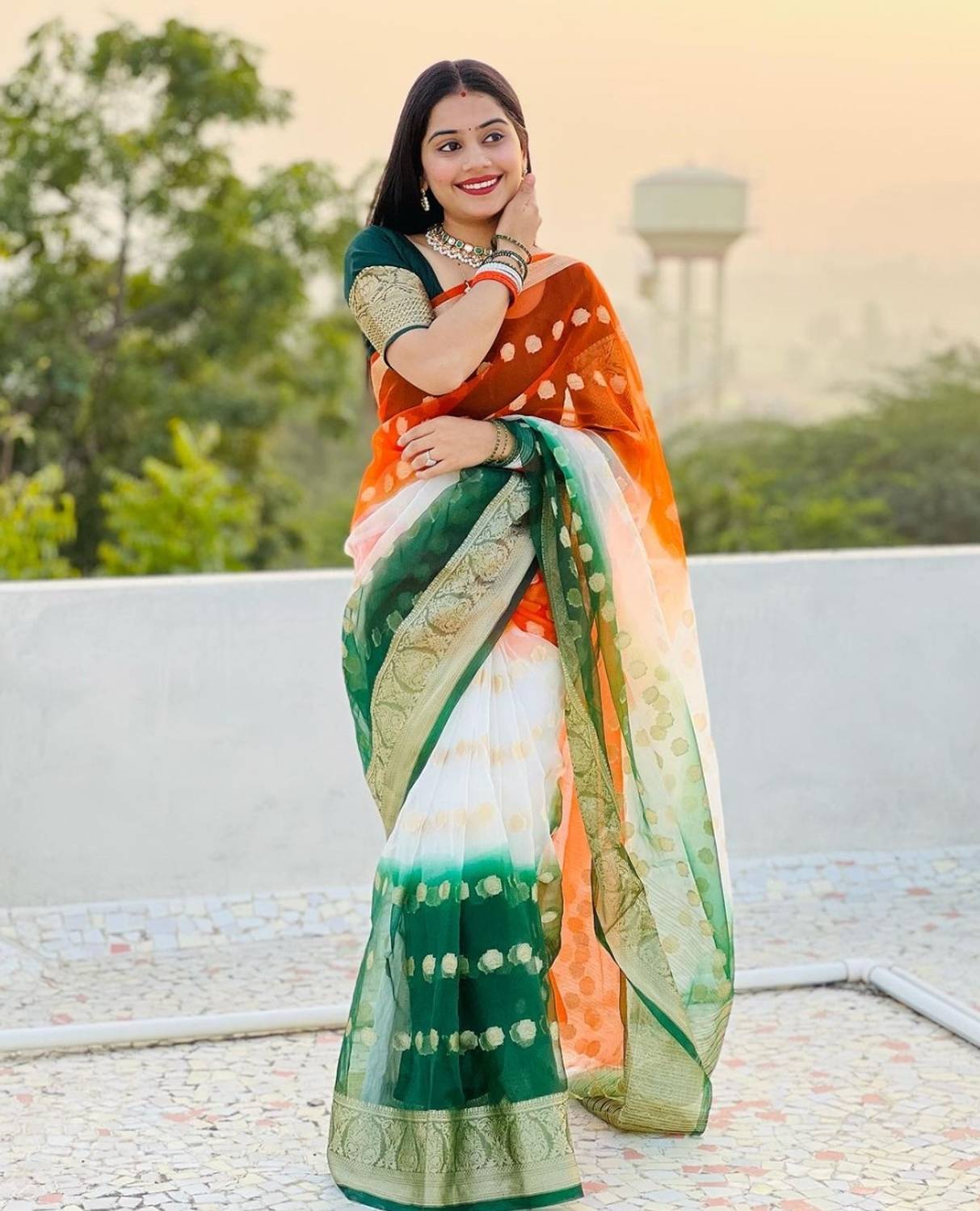 KOTHARI SKT Solid/Plain Bandhani Organza Saree (Multicolor)