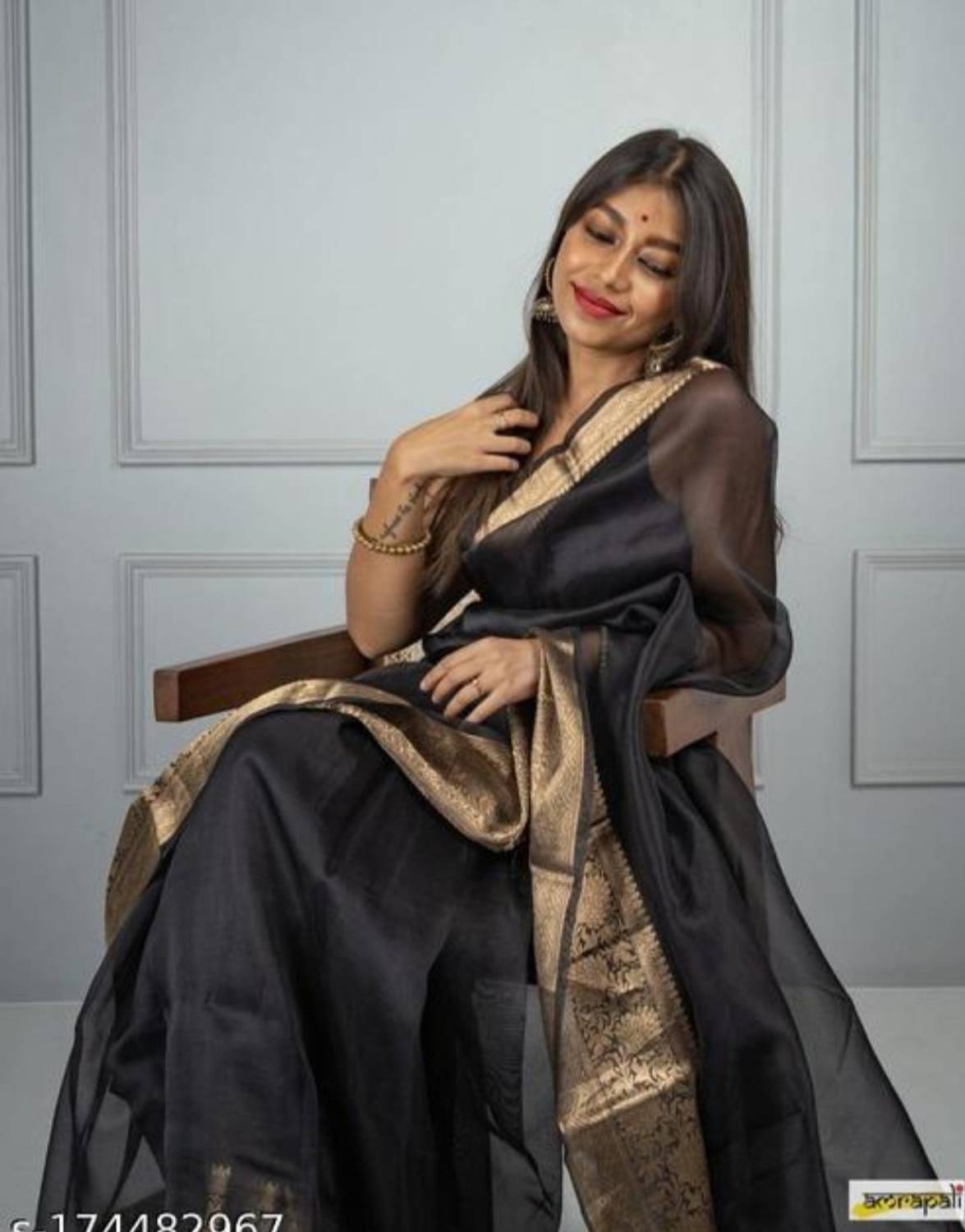 Banaras silk palace Woven, Dyed Banarasi Organza Saree (Black)