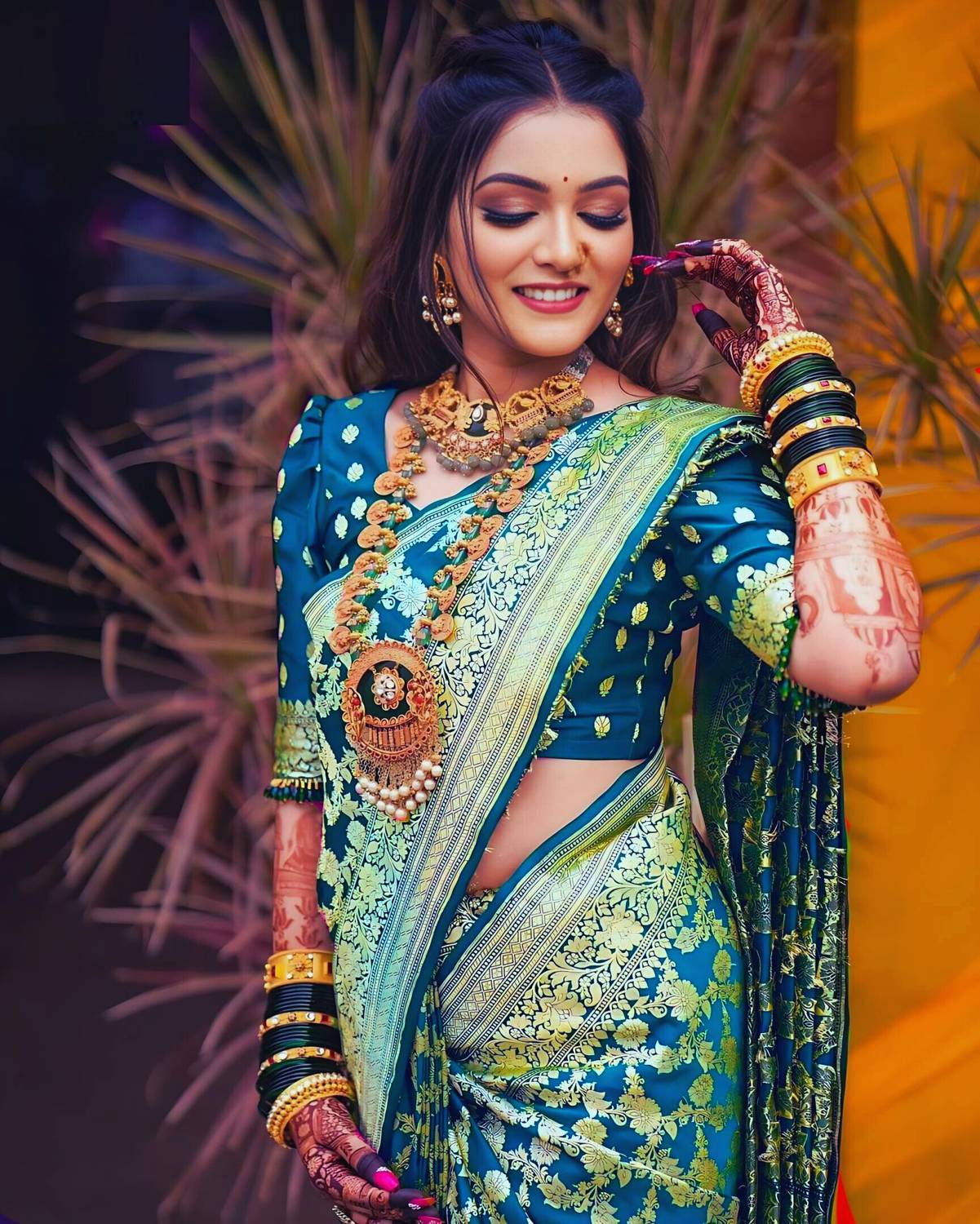 AMARQUEEN Woven Kanjivaram Jacquard, Art Silk Saree