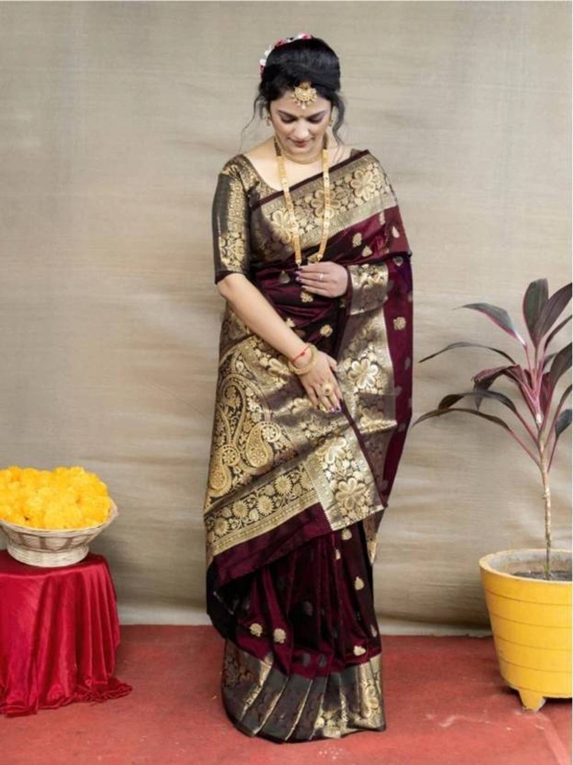 GajGajra Woven Kasavu Silk Blend Saree (Maroon)