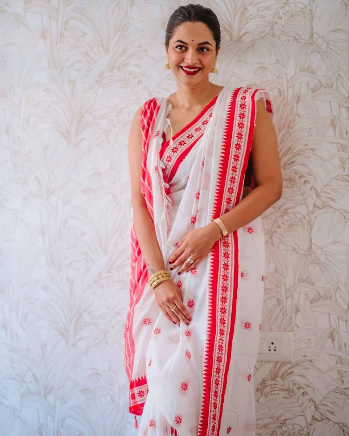 AVANTIKA FASHION Woven Banarasi Linen, Pure Cotton Saree