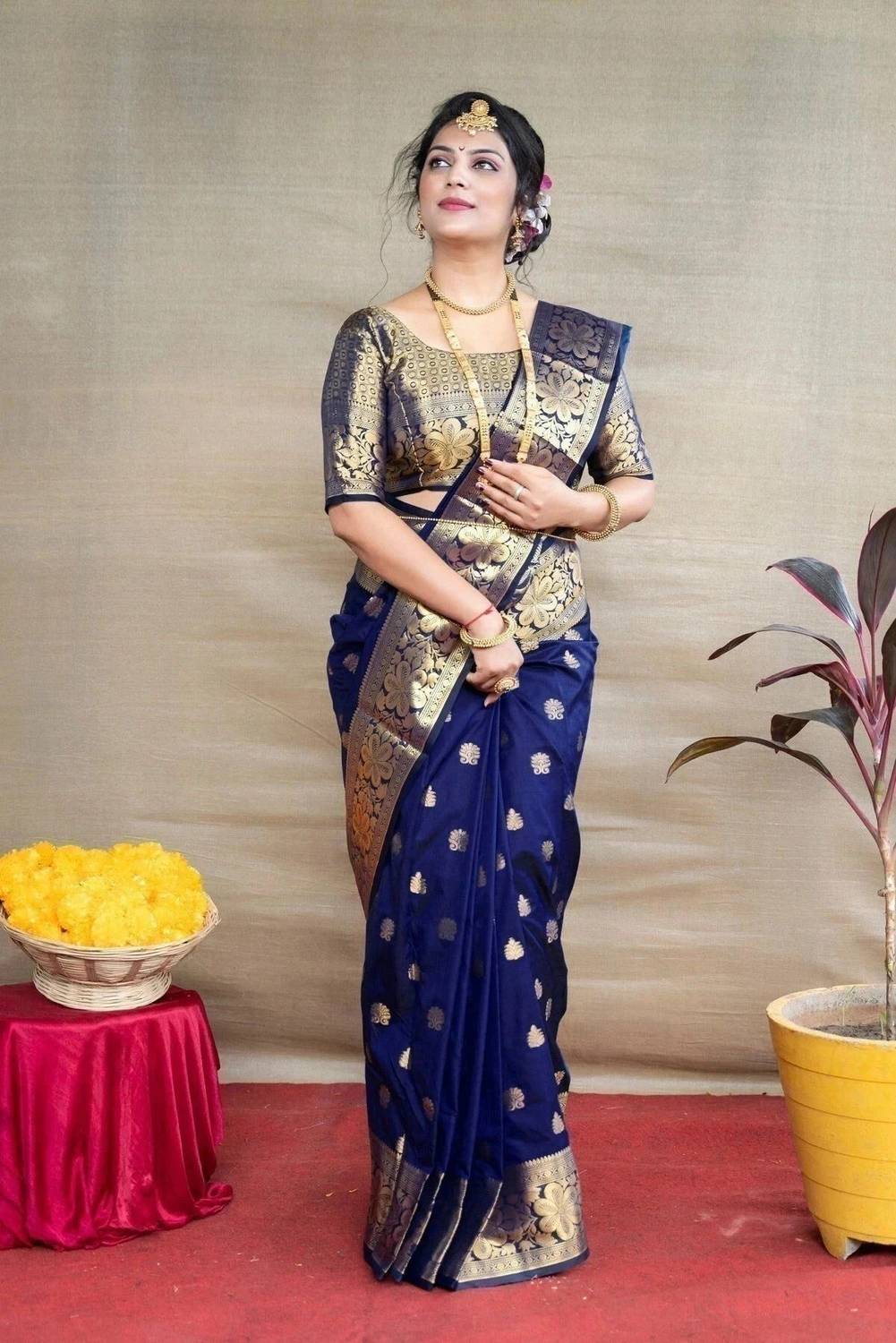 TIGERSNAKE Woven Kasavu Silk Blend Saree (Dark Blue)